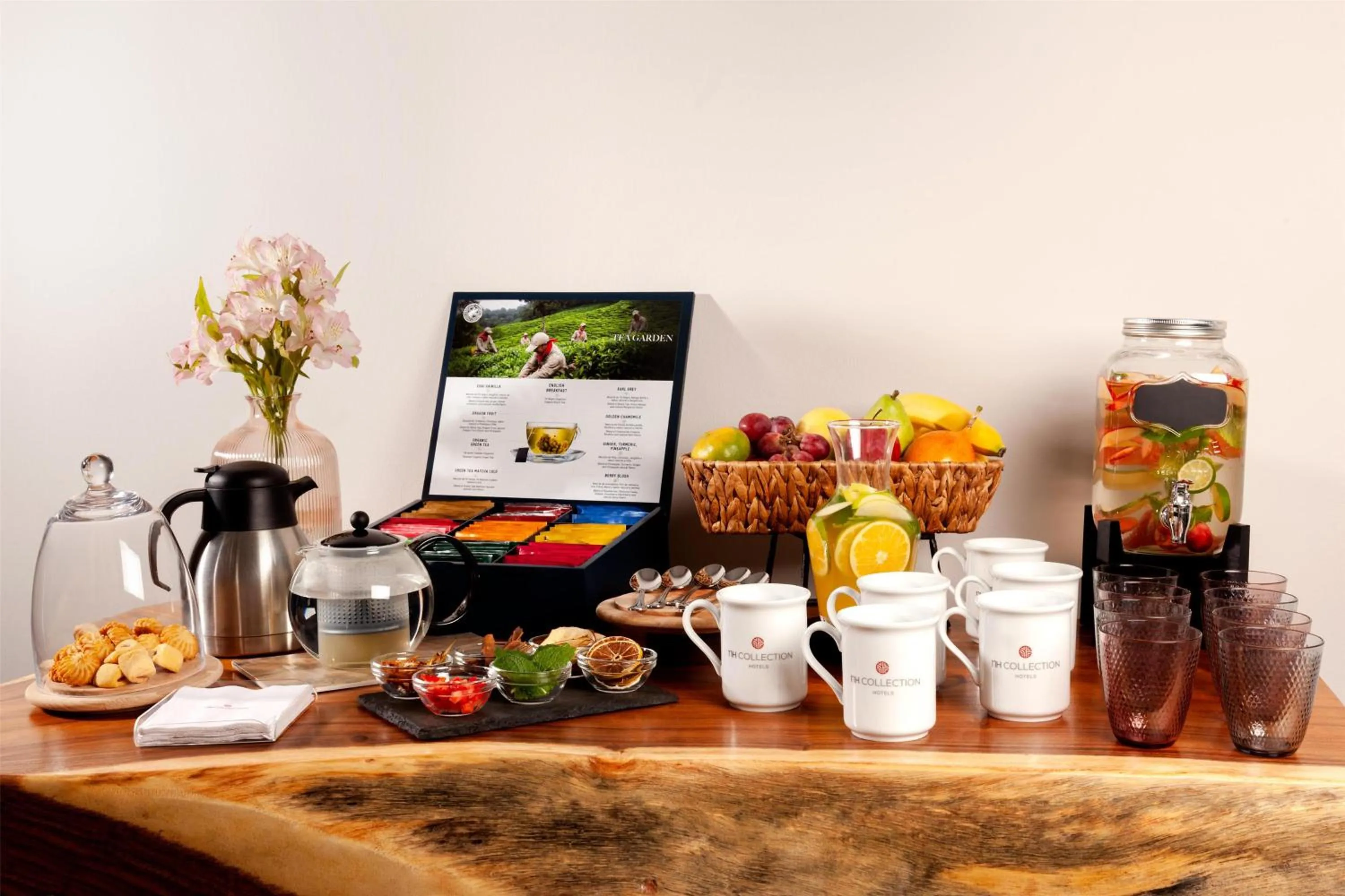 Food and drinks in NH Collection Royal Smartsuites