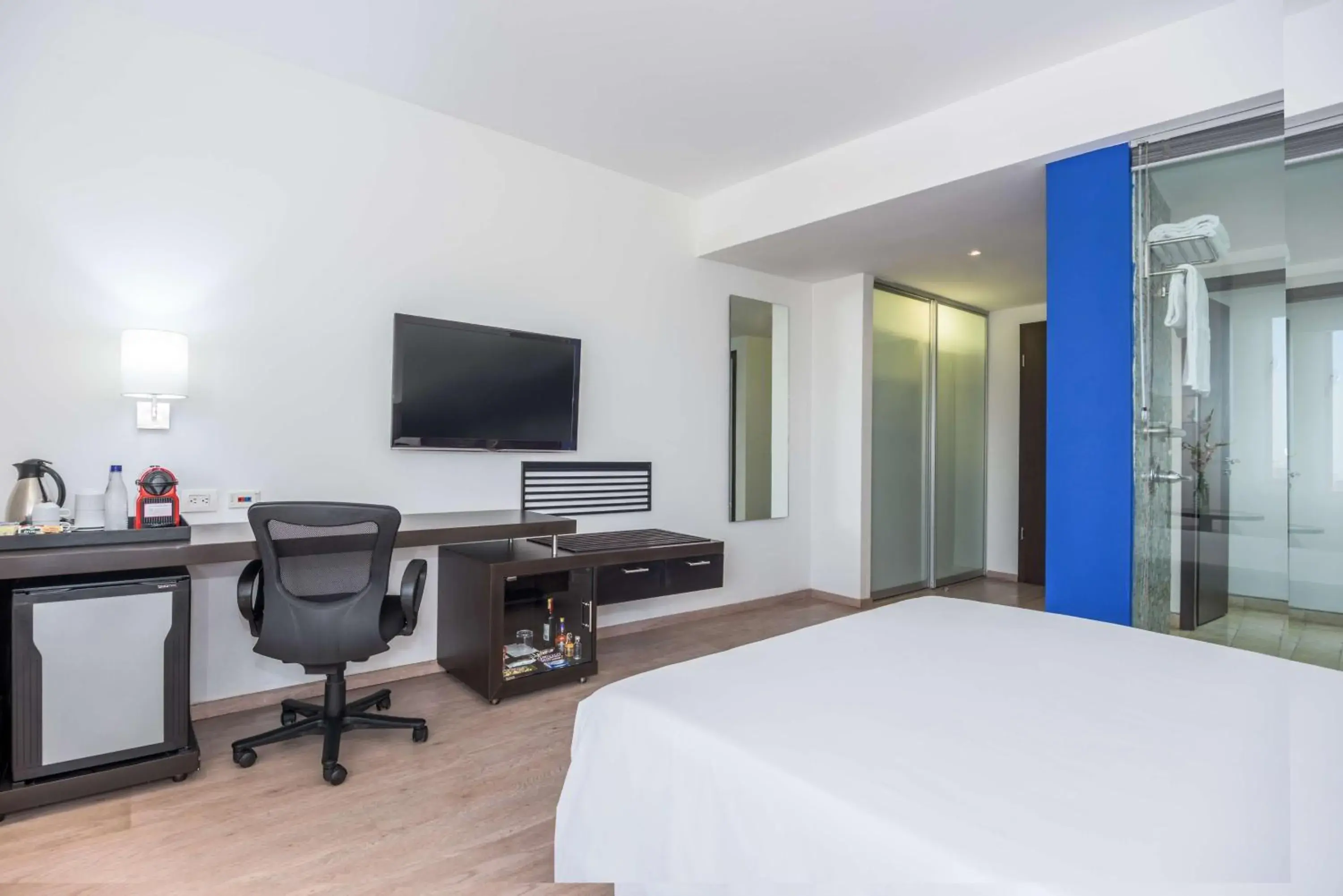 Premium Double Room with Extrabed (2 AD + 1 CH) in NH Collection Royal Smartsuites Premium Double Room with Extrabed (2 AD + 1 CH) in NH Collection Royal Smartsuites