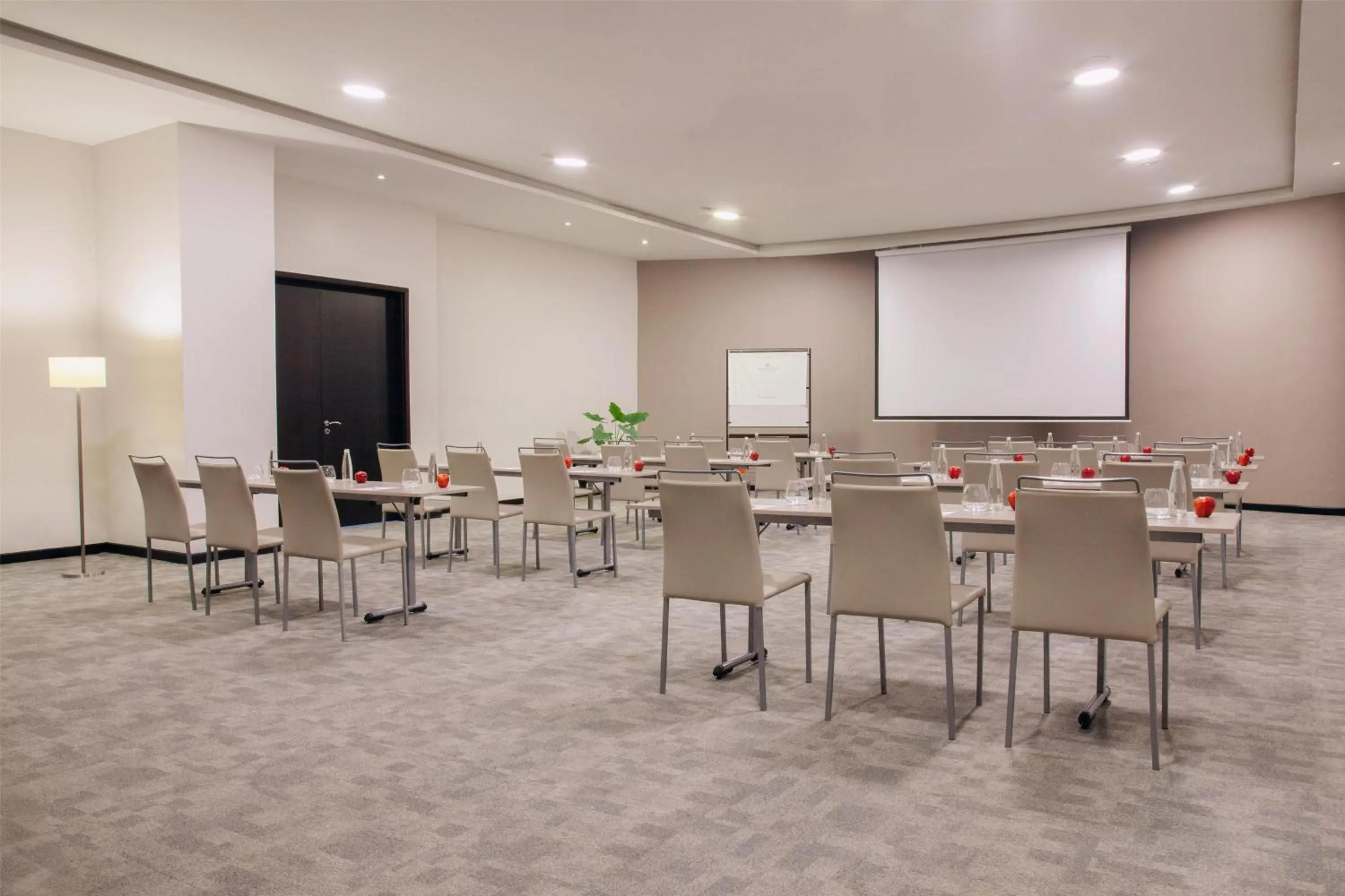 Meeting/conference room in NH Collection Royal Smartsuites