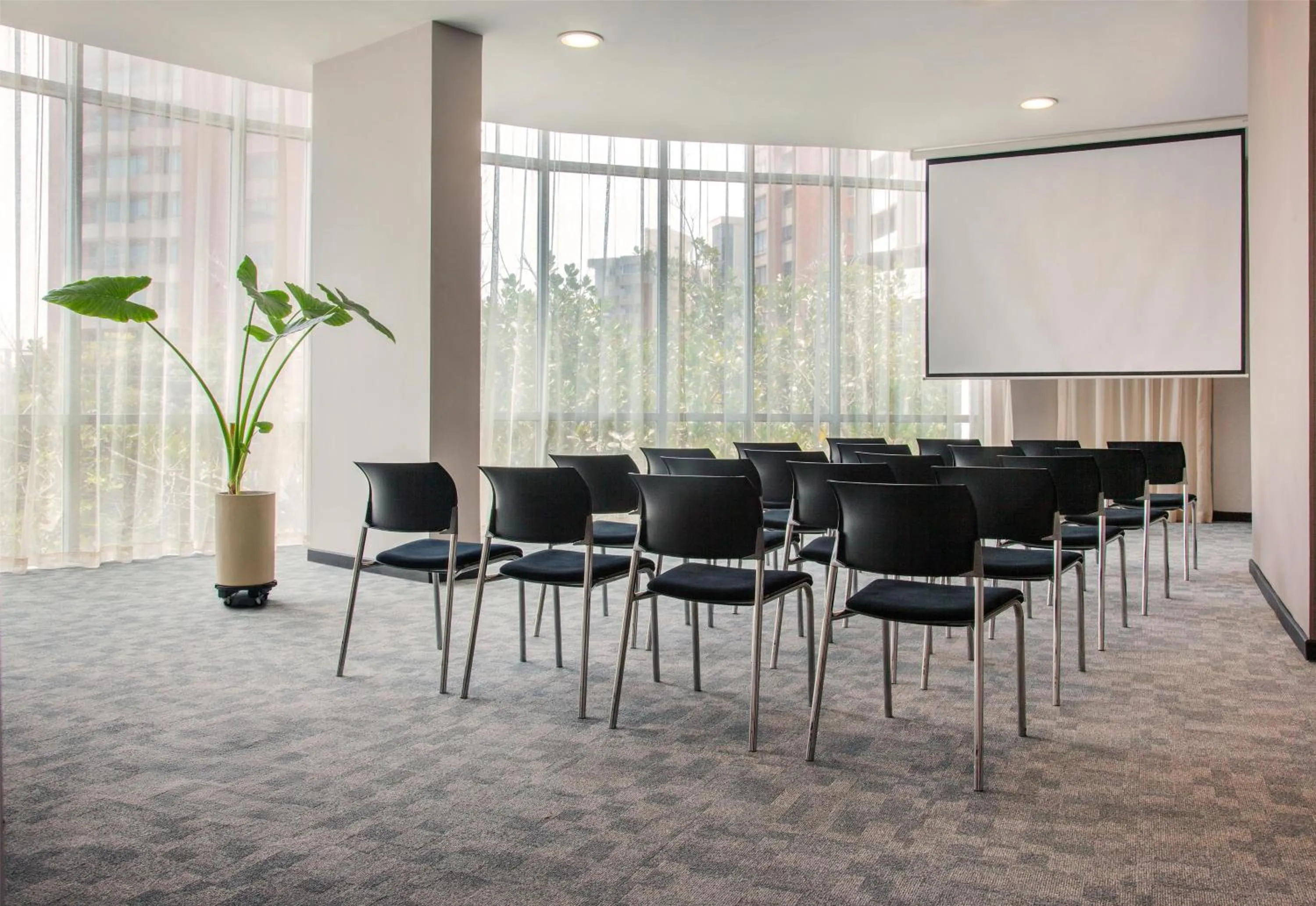 Meeting/conference room in NH Collection Royal Smartsuites