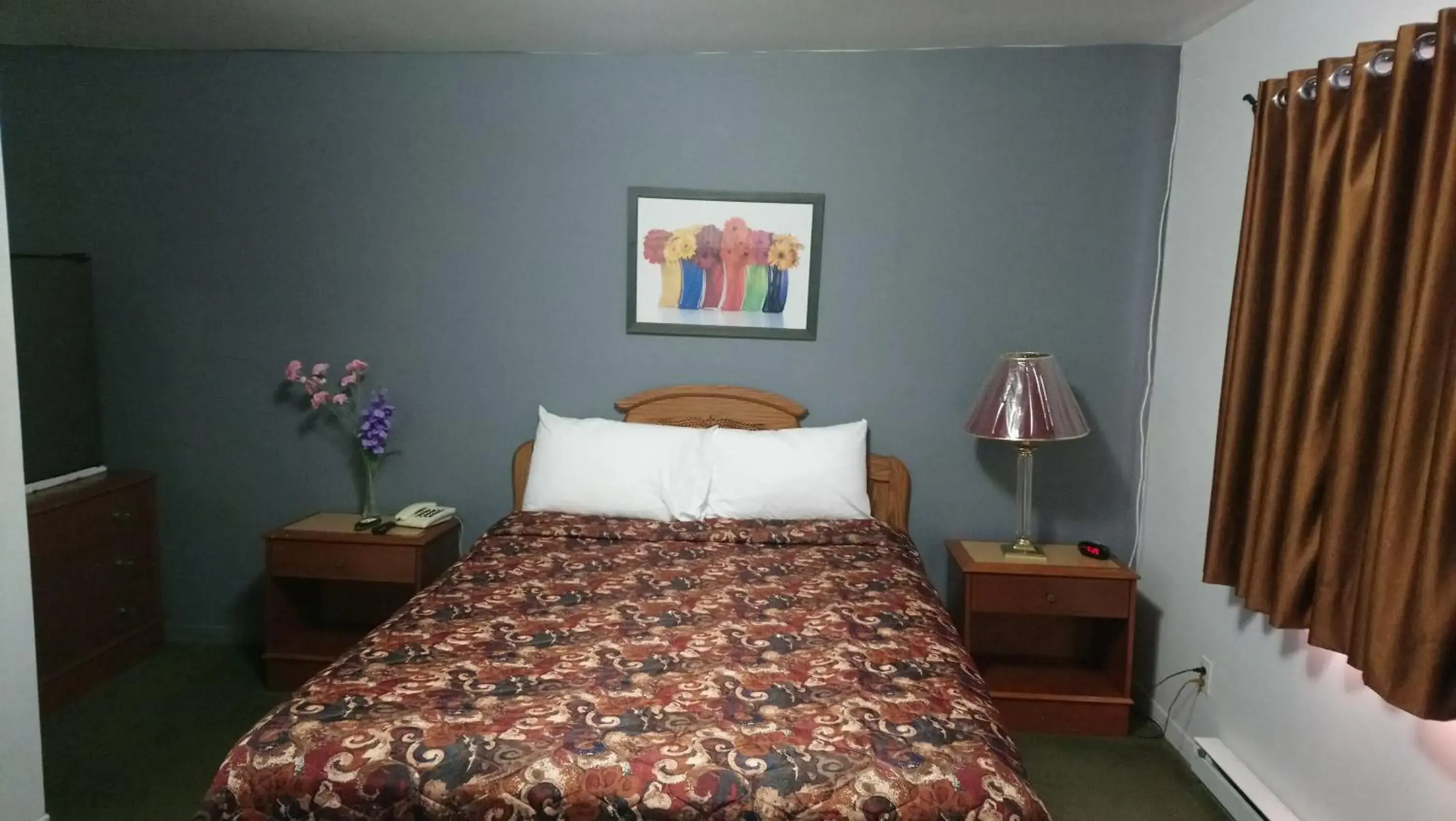 Queen Room in Relax Inn-Collingwood Queen Room in Relax Inn-Collingwood