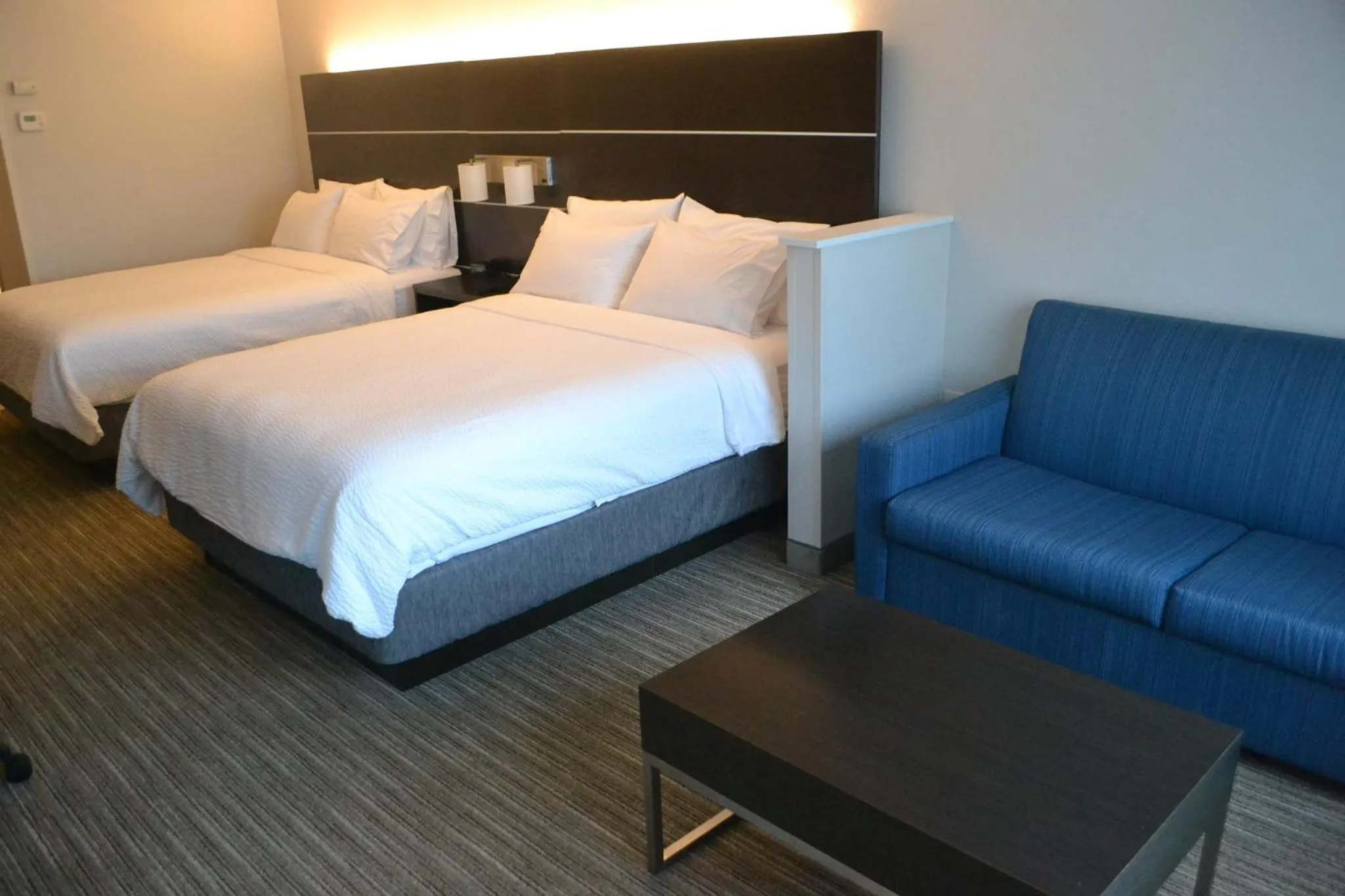 Photo of the whole room, Bed in Holiday Inn Express & Suites Hood River by IHG