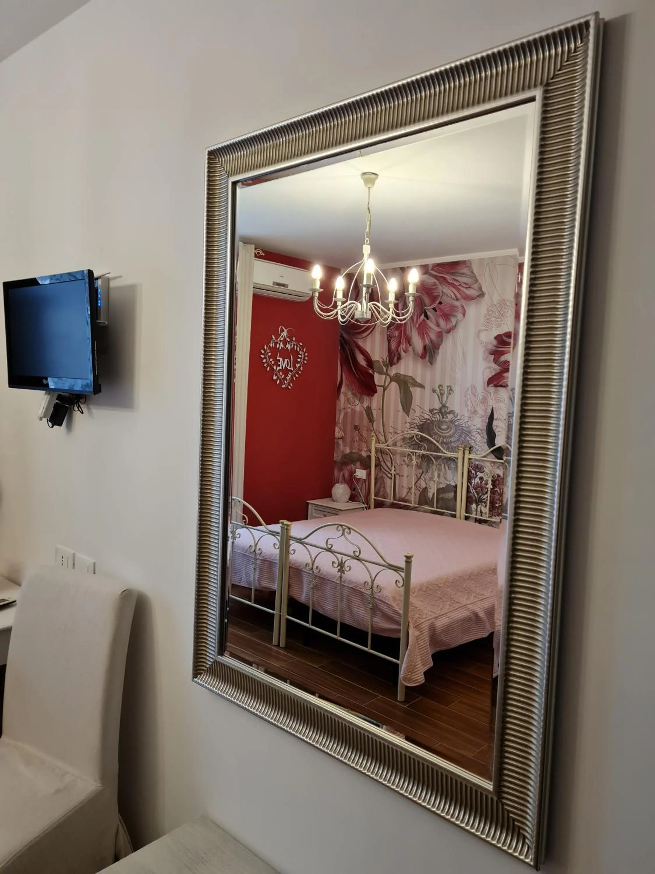 Photo of the whole room, Bed in L'ISOLA AeR B&B