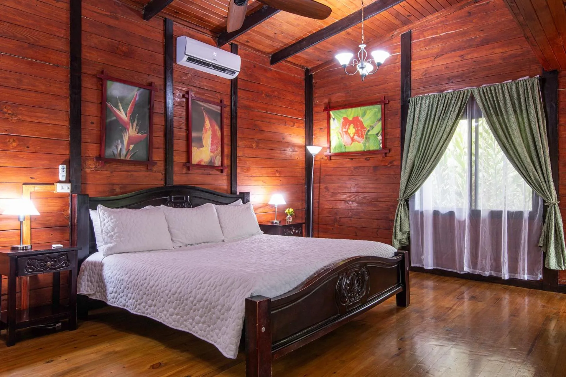 Bedroom, Bed in Blue River Resort & Hot Springs