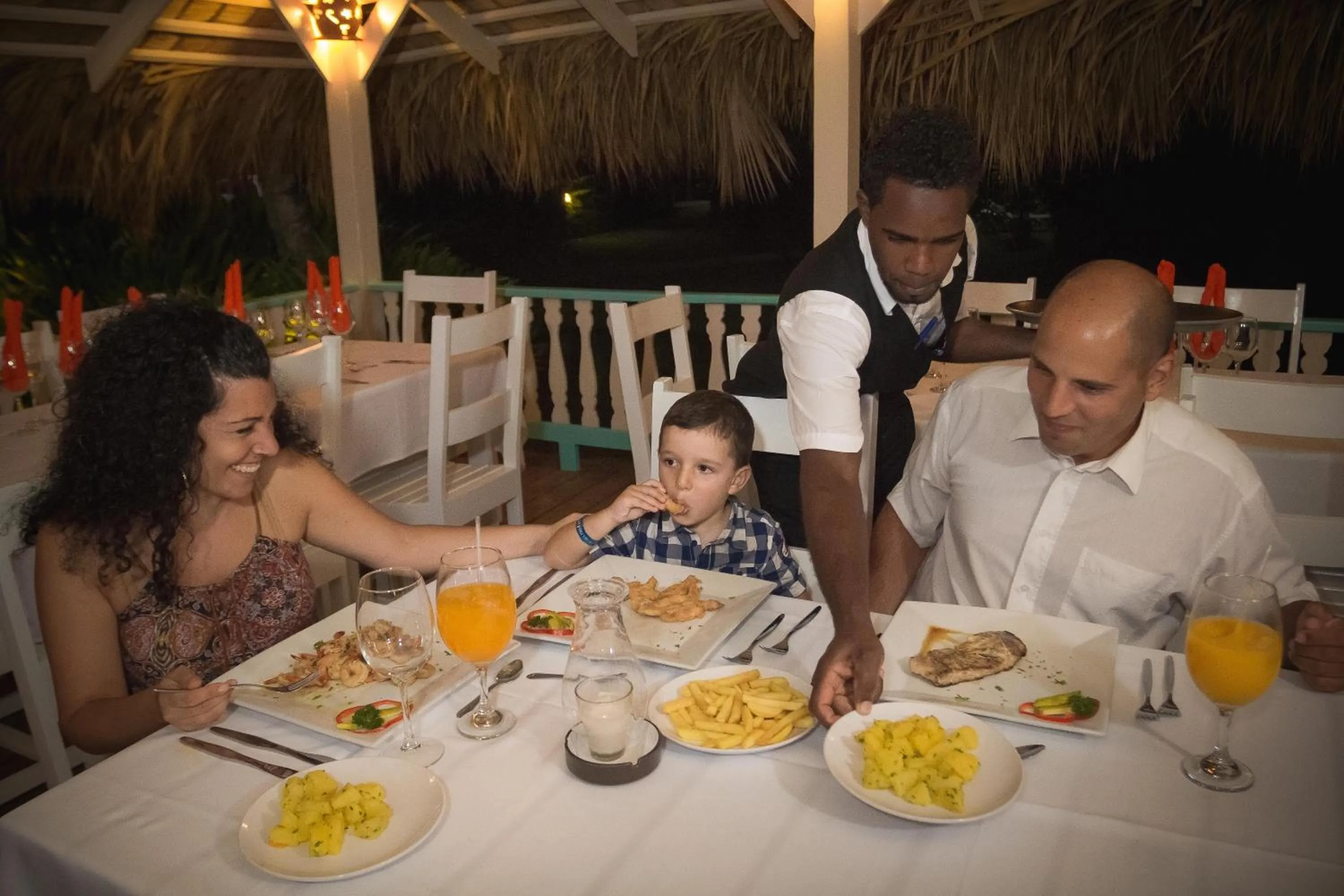 Restaurant/places to eat in Hotel Playa Colibri