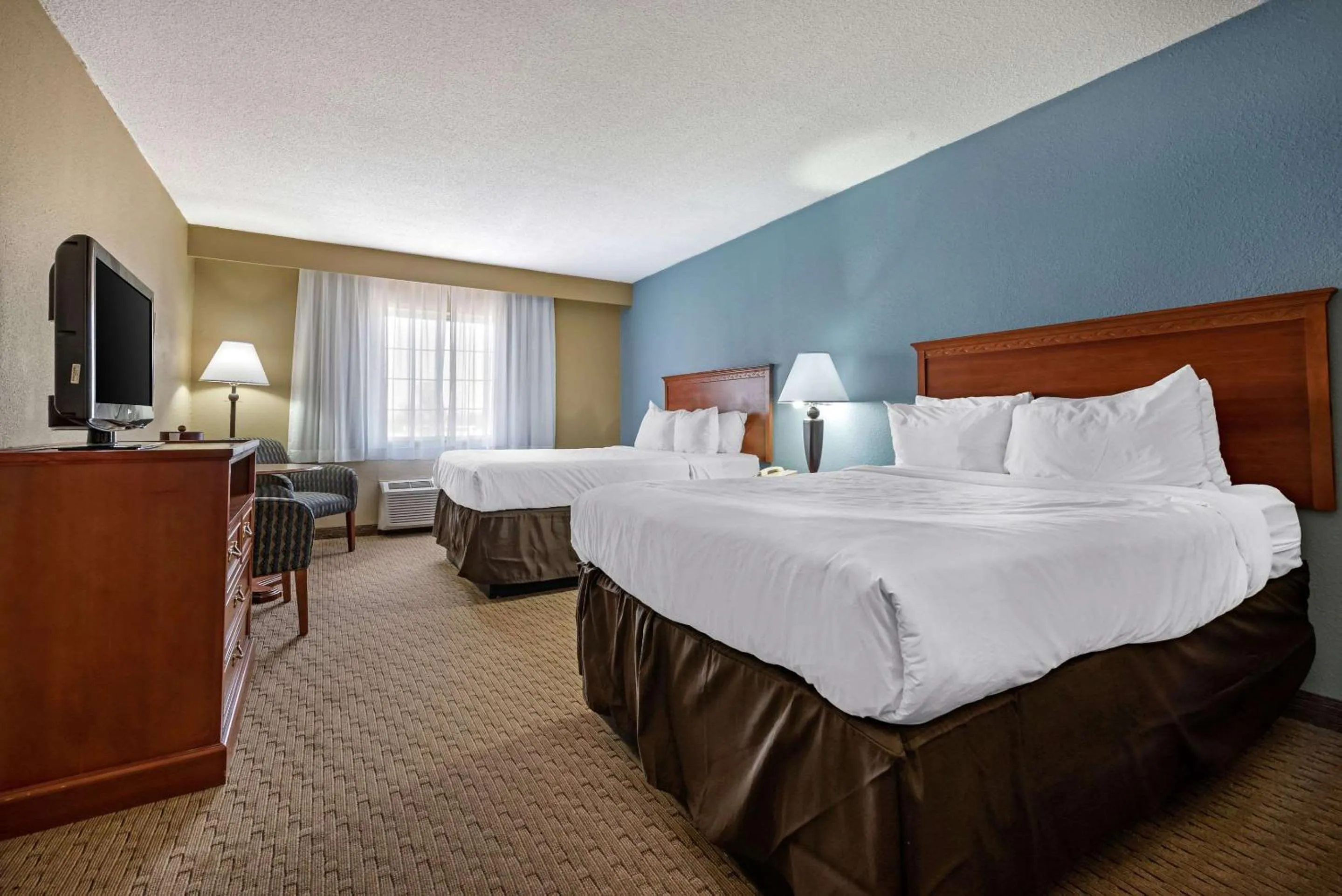 Photo of the whole room, Bed in Clarion Hotel Conference Center Lexington North