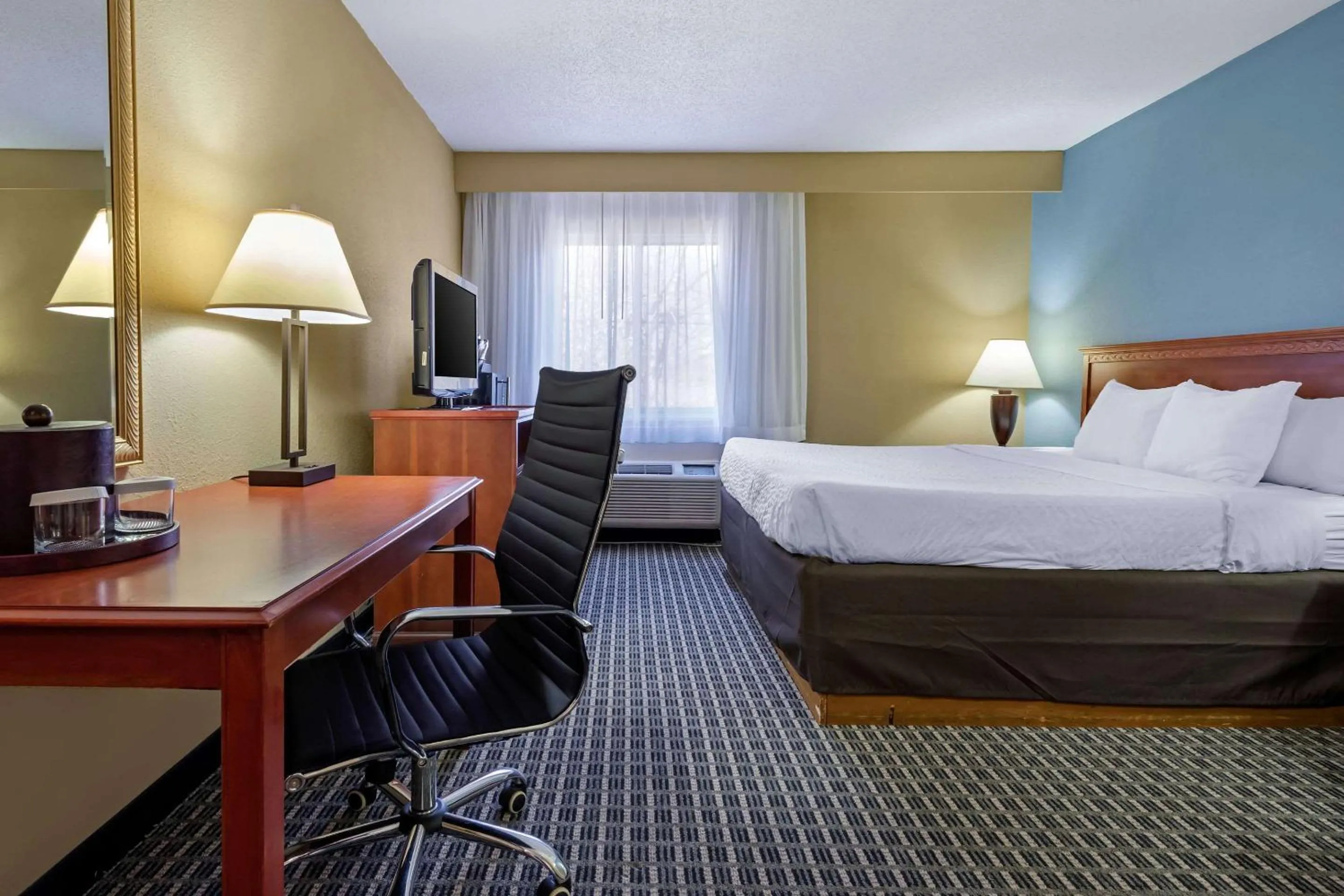 Photo of the whole room, Bed in Clarion Hotel Conference Center Lexington North
