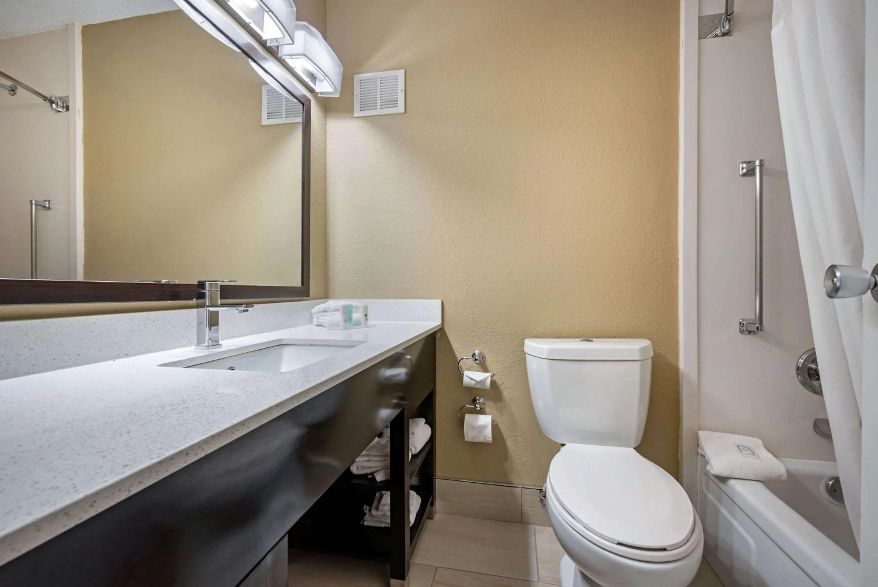 Bathroom in Clarion Hotel Conference Center Lexington North