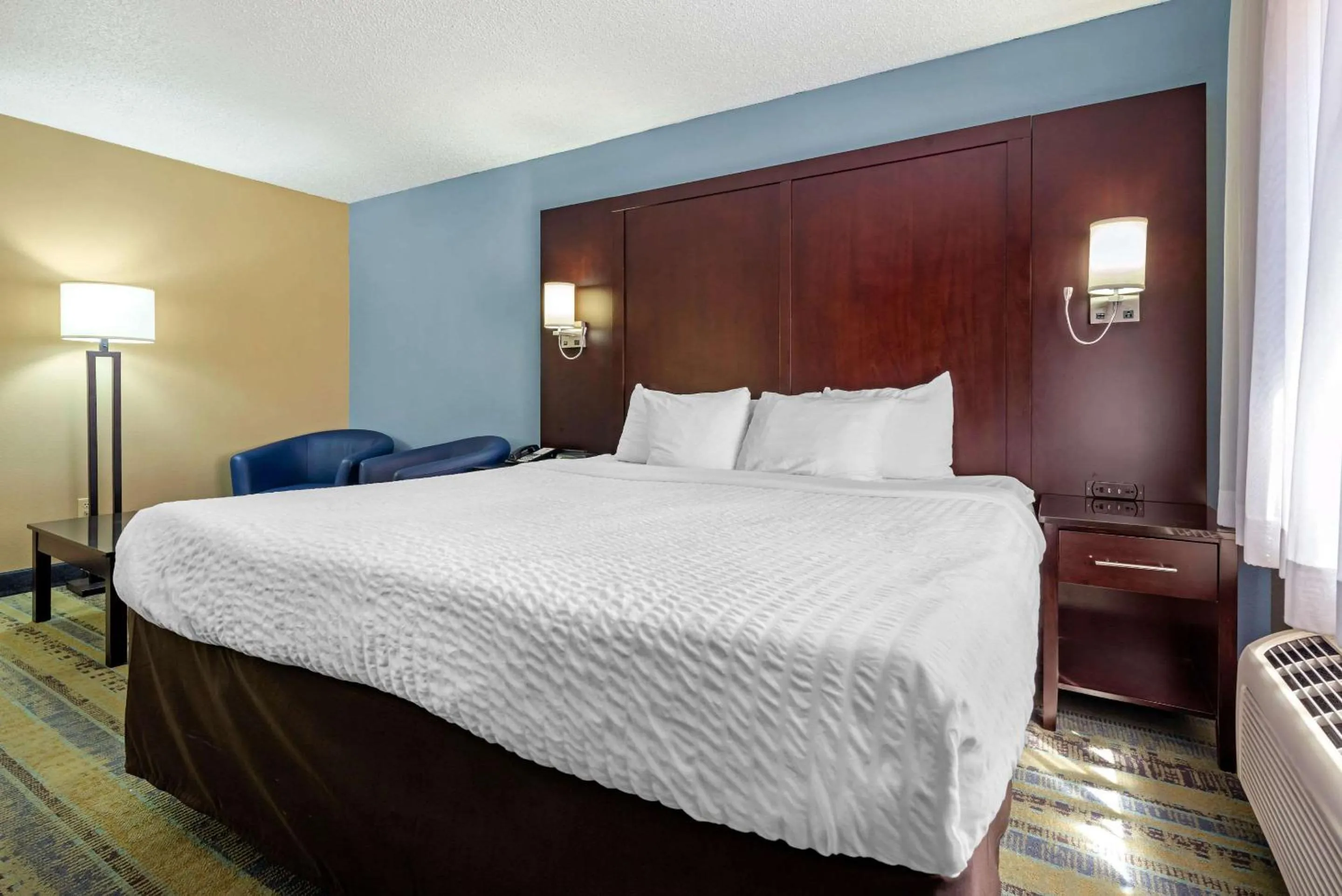 Photo of the whole room, Bed in Clarion Hotel Conference Center Lexington North