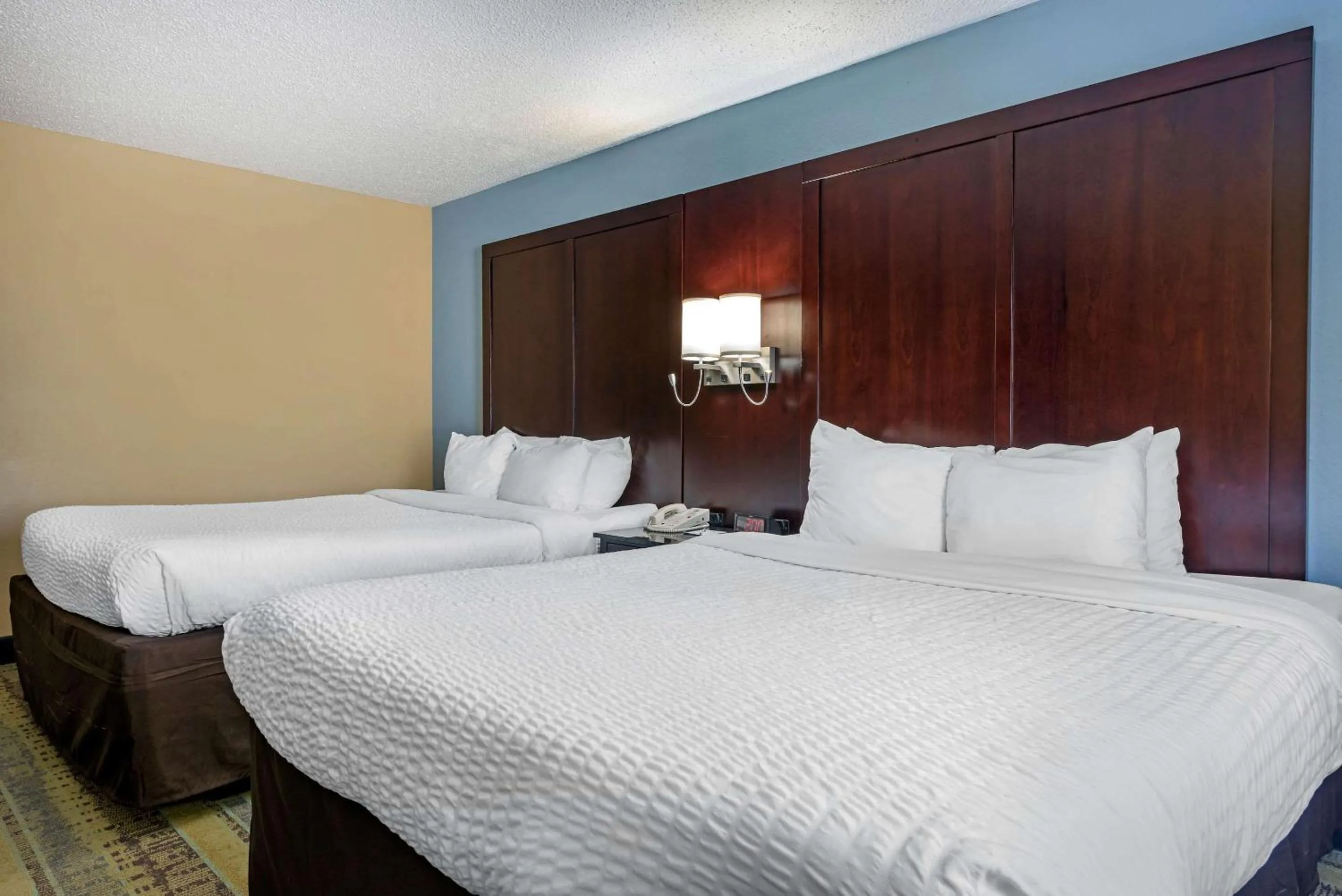 Photo of the whole room, Bed in Clarion Hotel Conference Center Lexington North