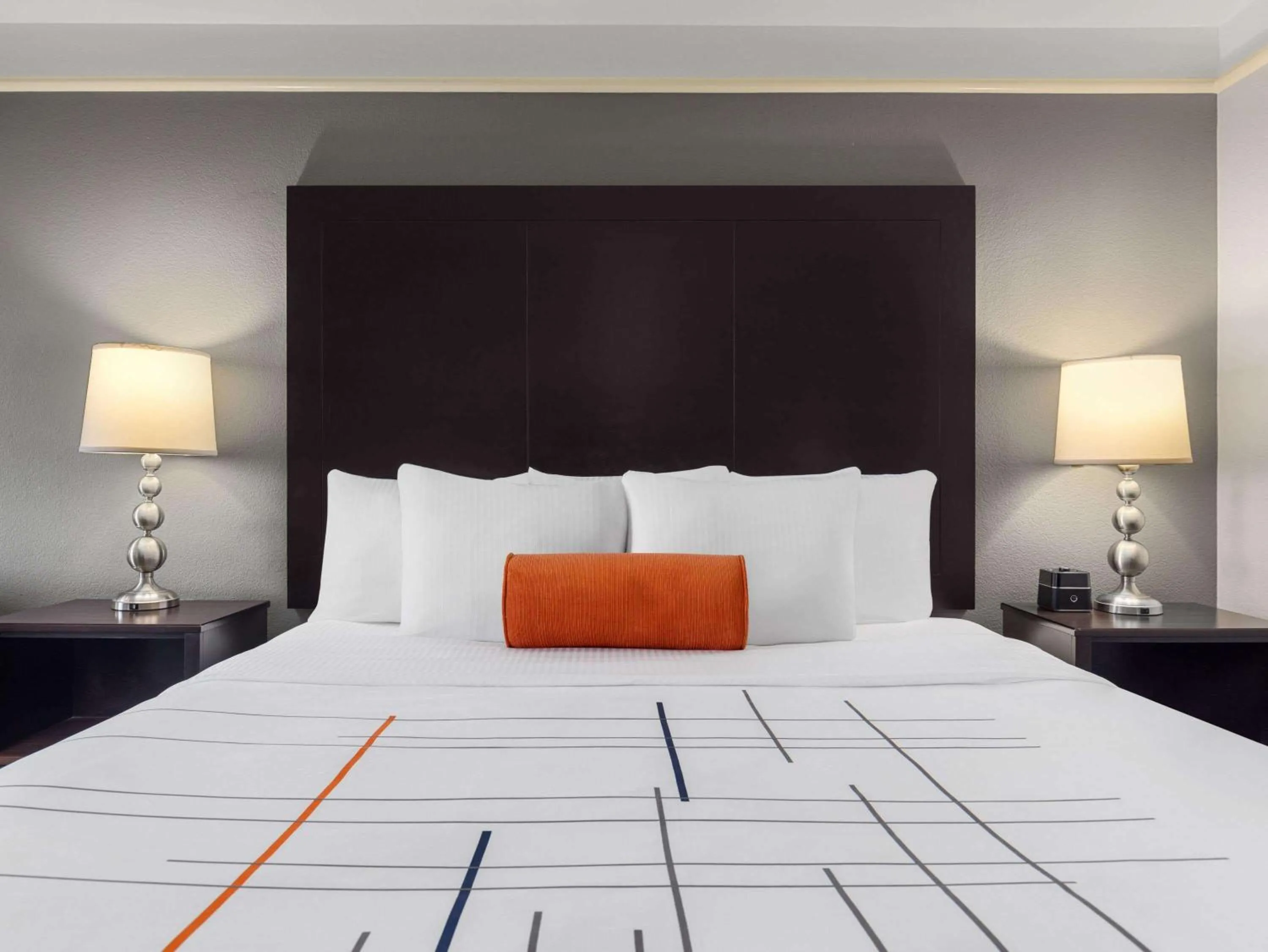 Photo of the whole room, Bed in La Quinta by Wyndham Santa Clarita - Valencia