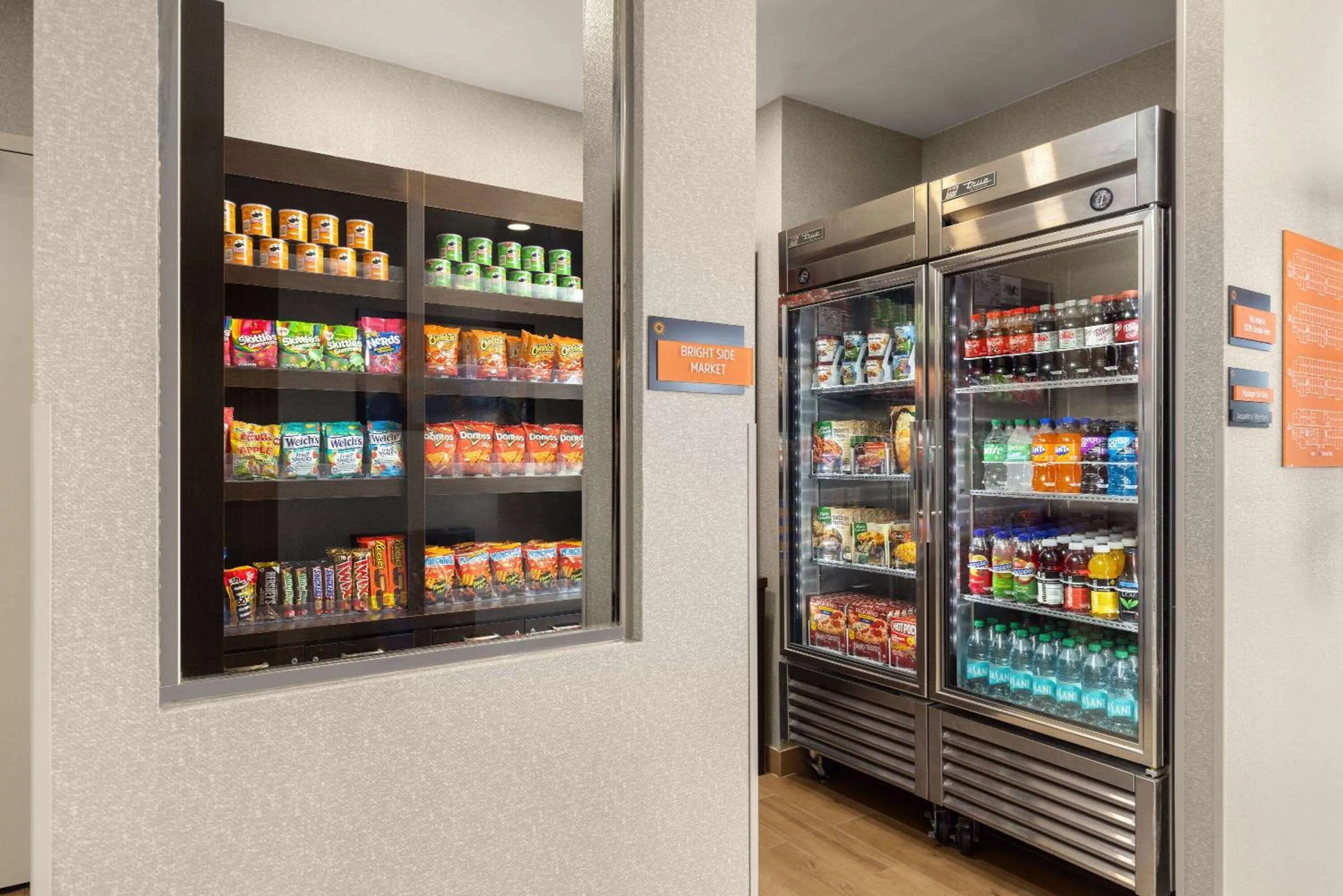 Food and drinks in La Quinta by Wyndham Santa Clarita - Valencia