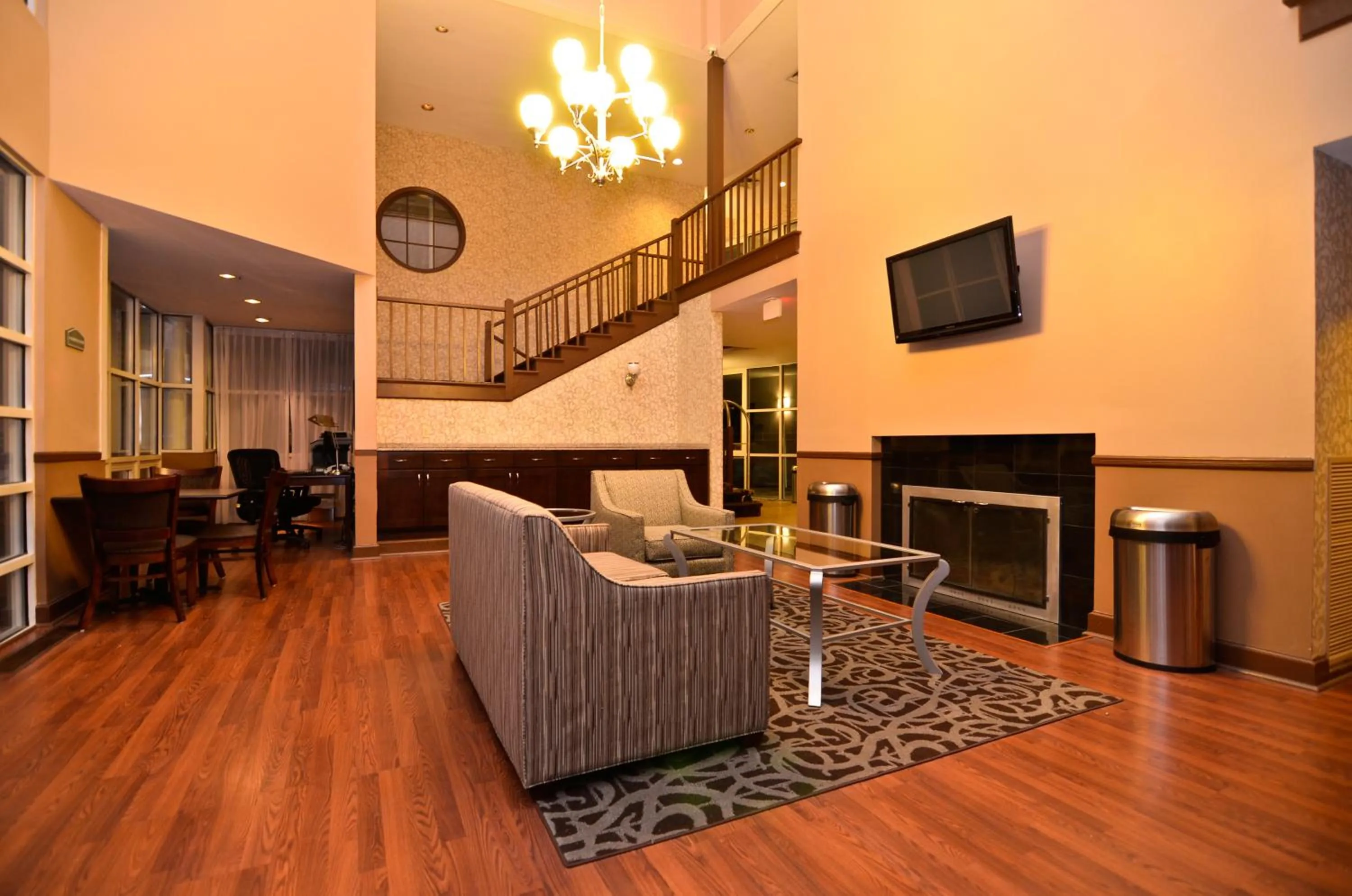 Lobby or reception in Best Western Plus The Inn & Suites at the Falls