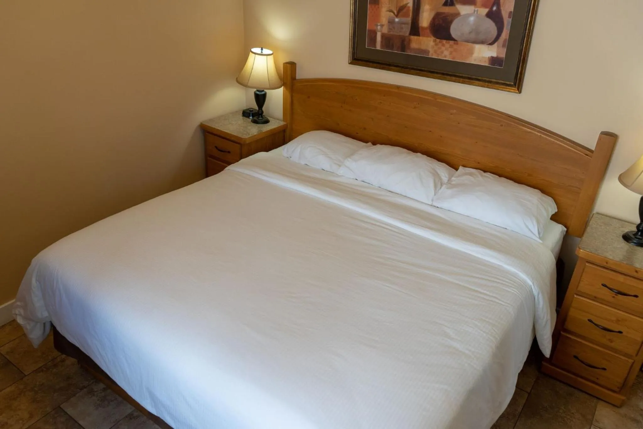 Bedroom, Bed in Sandy Beach Suites