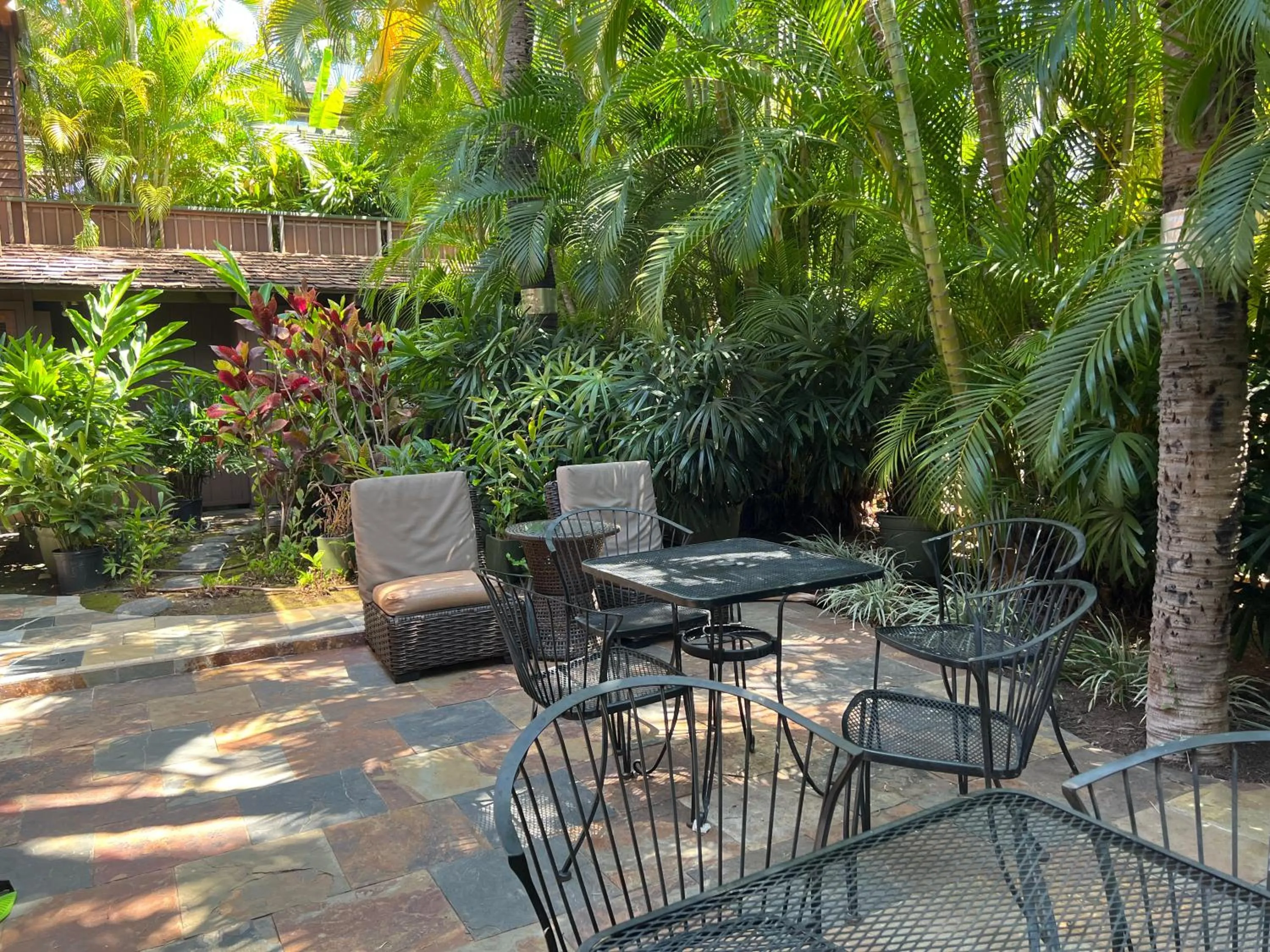 Patio in Maui What a Wonderful World Bed & Breakfast