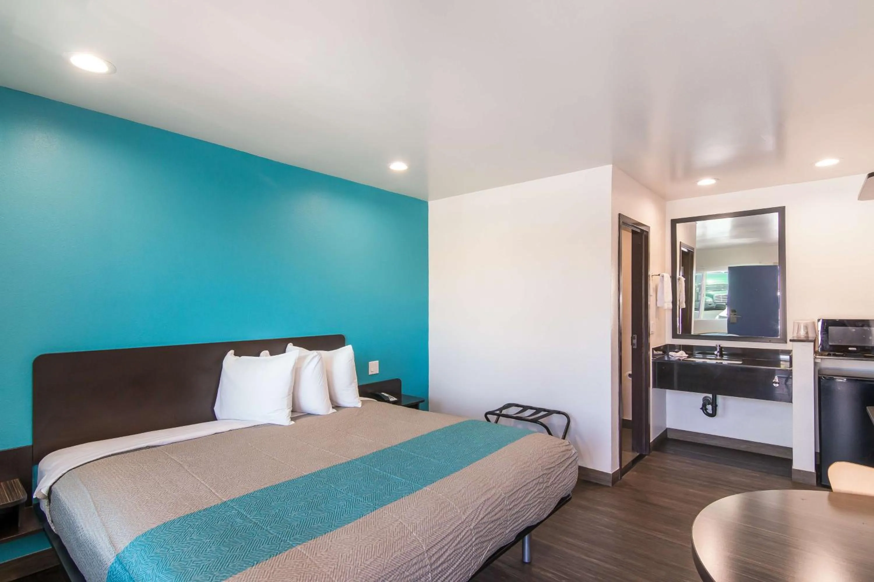 Photo of the whole room, Bed in Motel 6-South El Monte, CA - Los Angeles