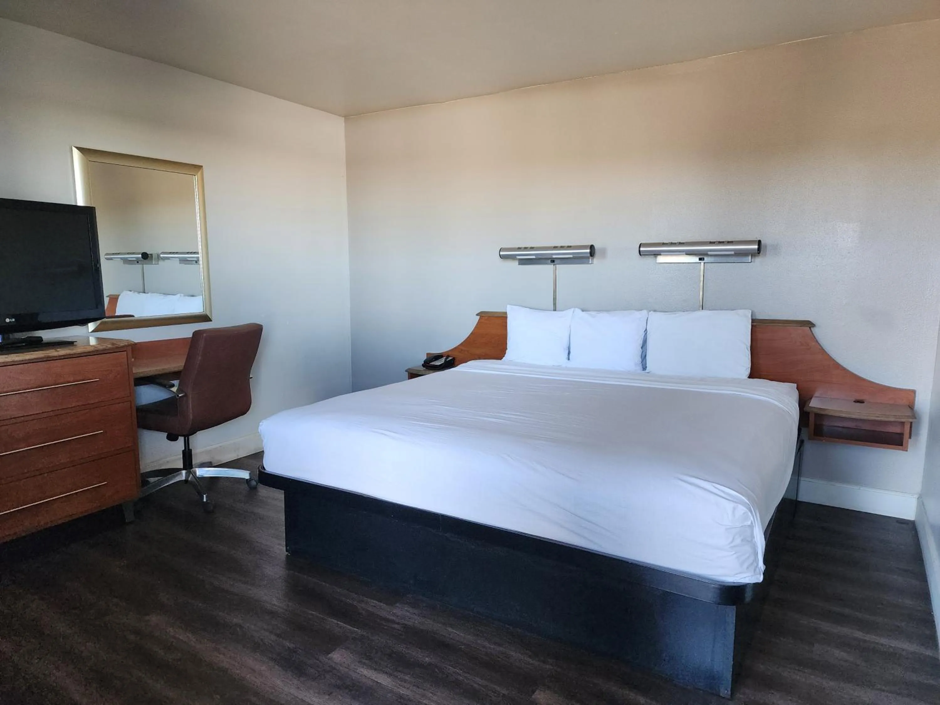 Bed in Motel 6 Barstow, CA I15 and Lenwood Road