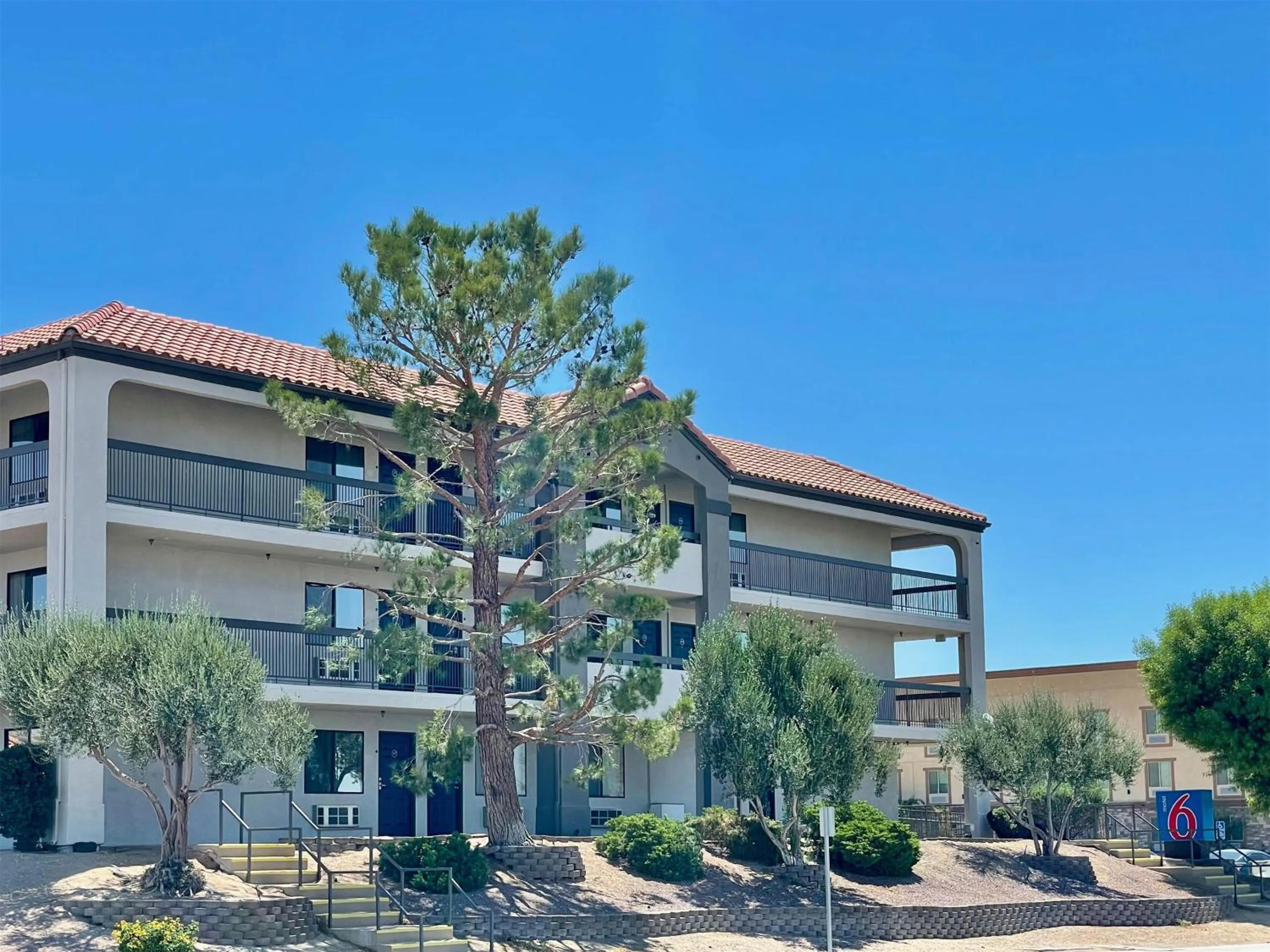 Property building in Motel 6 Barstow, CA I15 and Lenwood Road