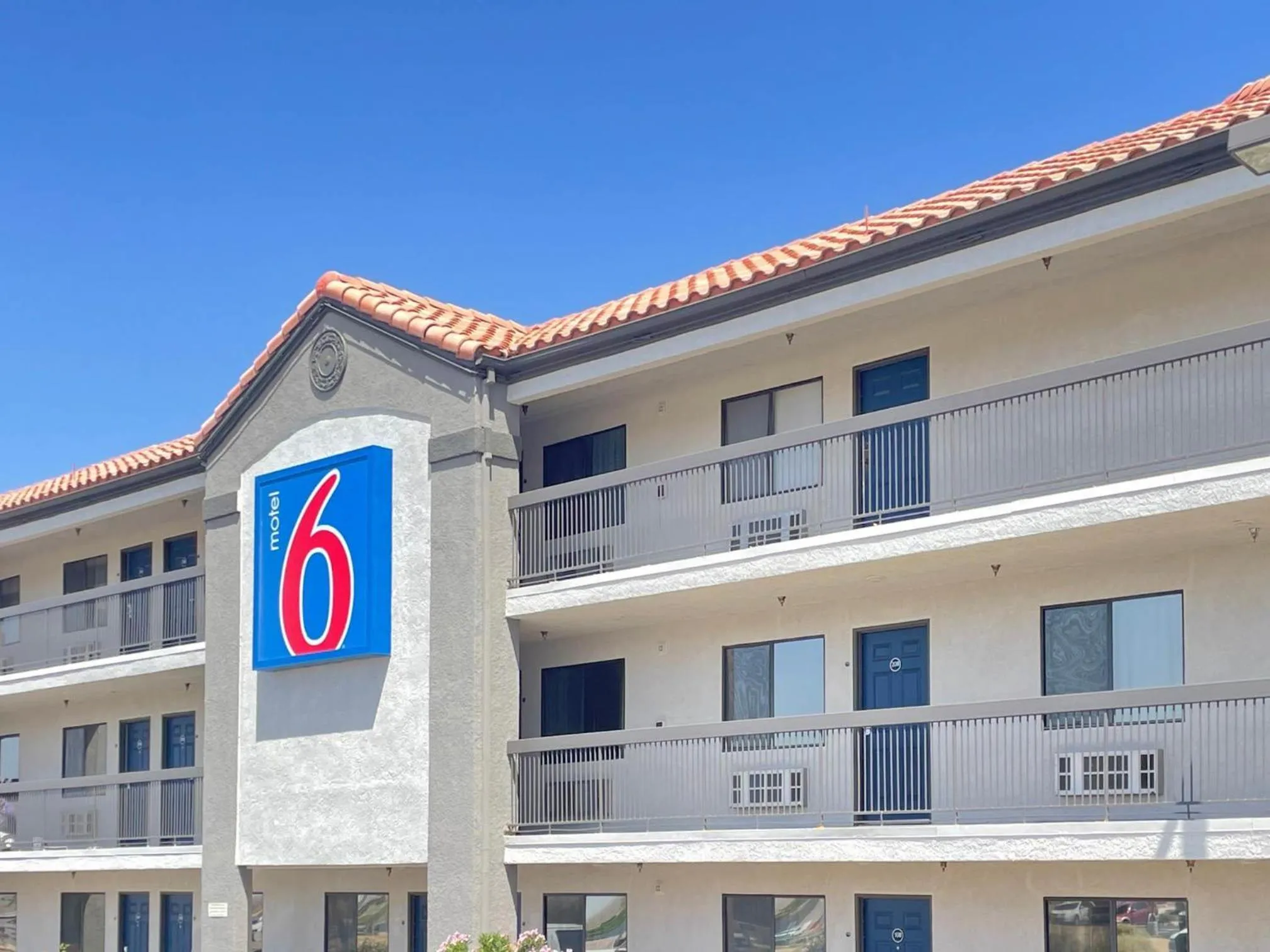 Property building in Motel 6 Barstow, CA I15 and Lenwood Road