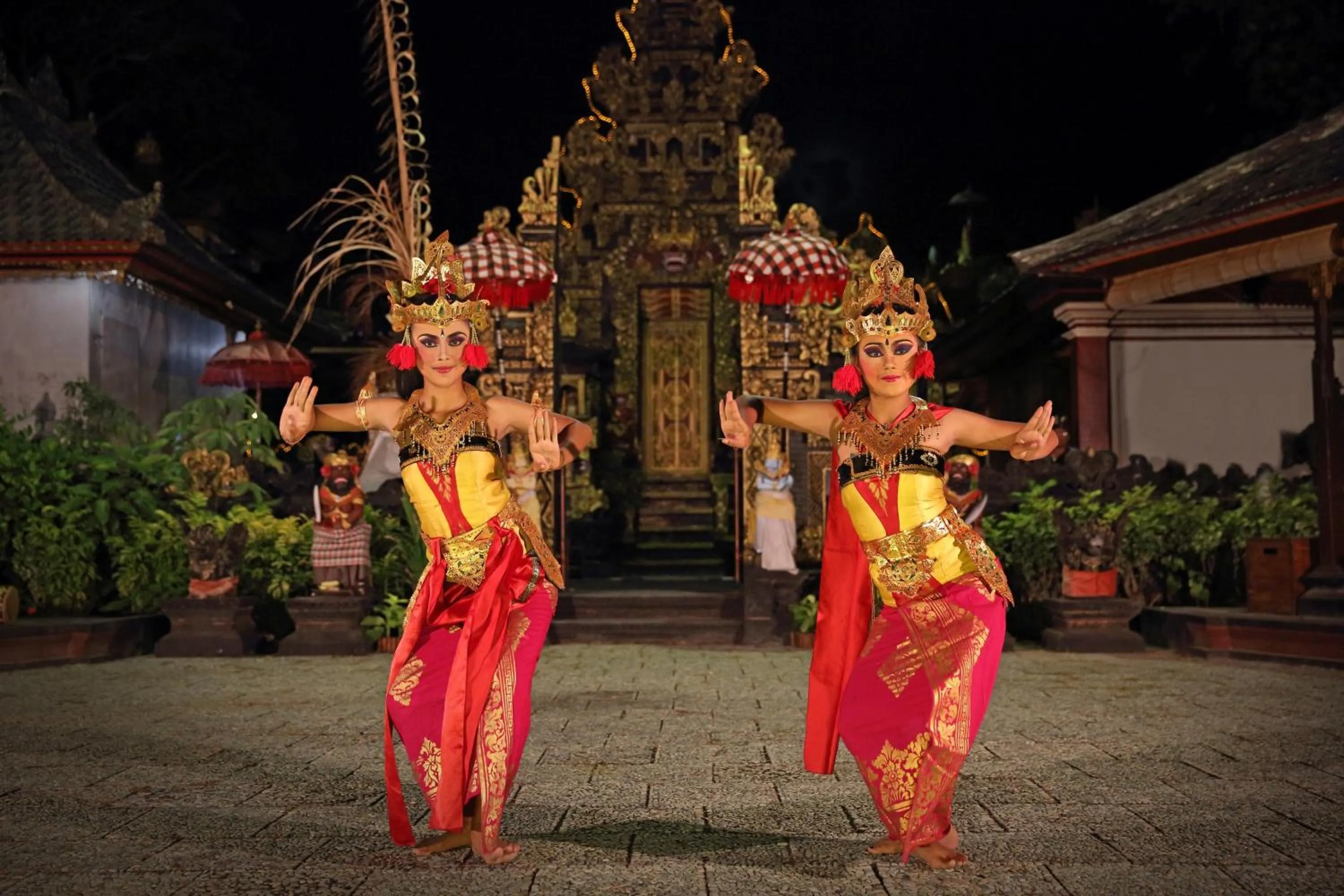 Evening entertainment in Bali Tropic Resort & Spa - CHSE Certified