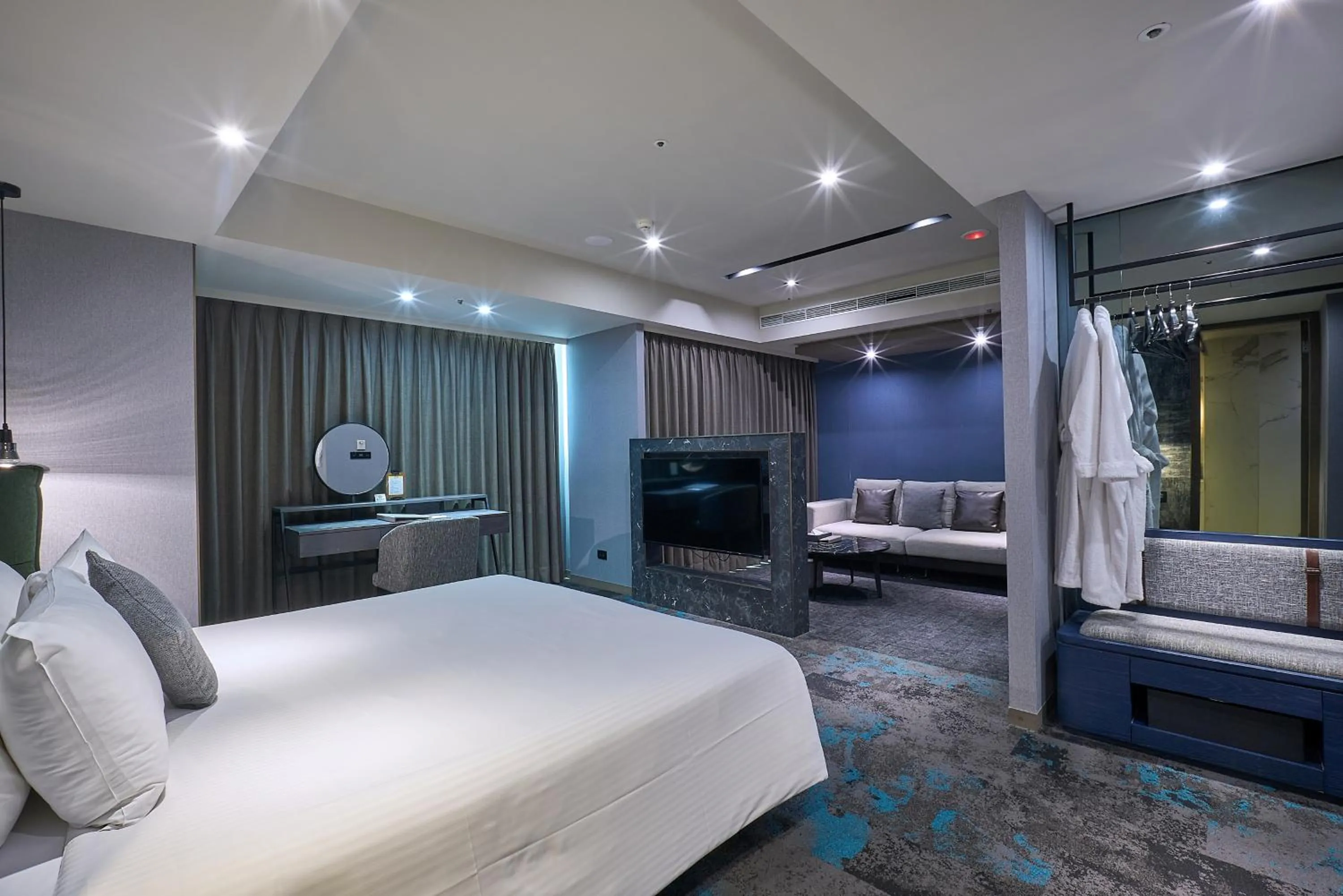 Photo of the whole room, Bed in Kung Shang Design Hotel