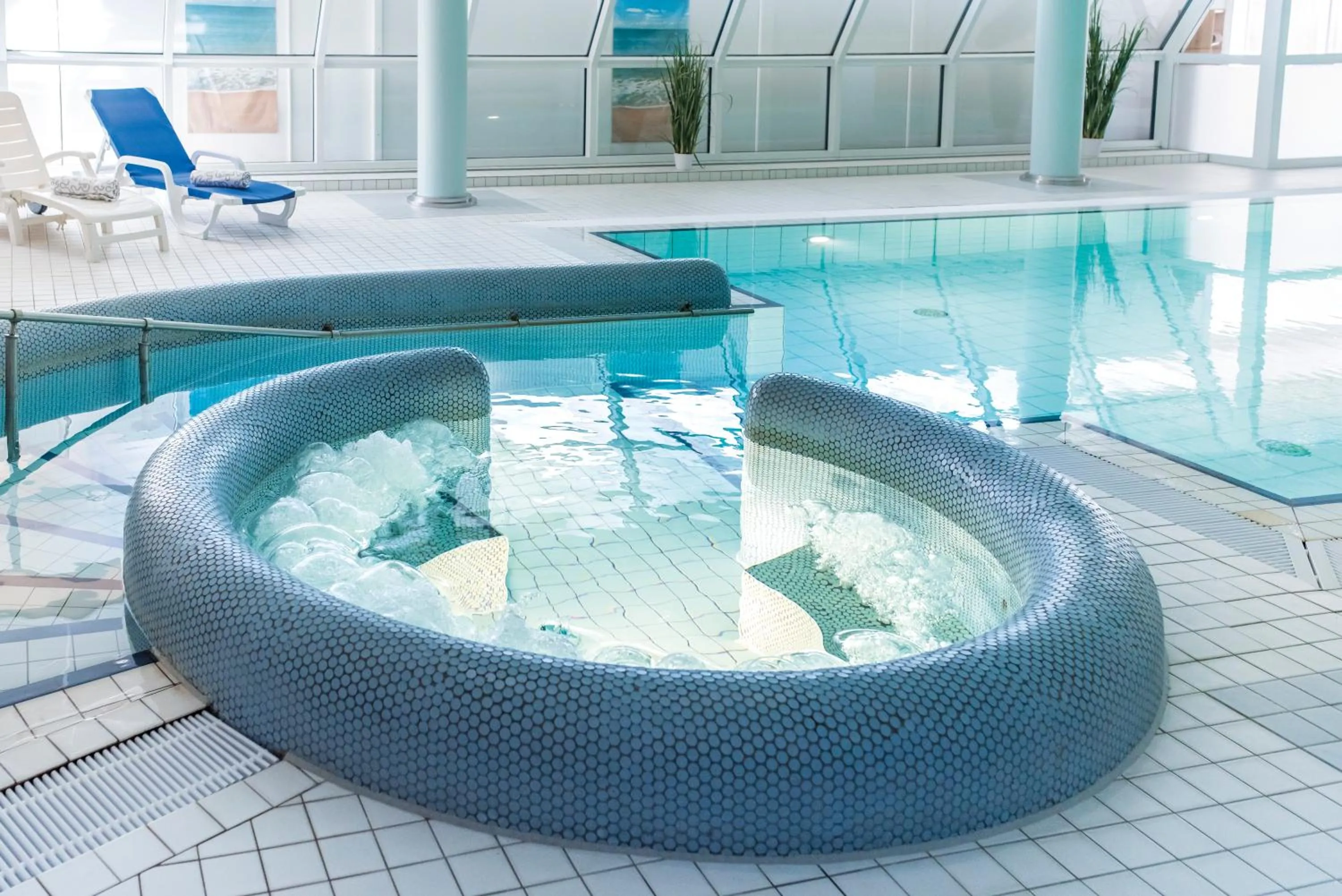 Swimming pool in Hotel Novum