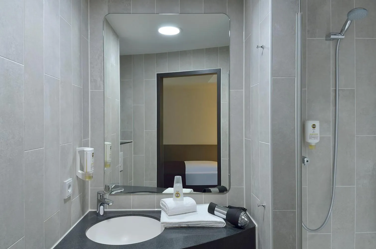 Bathroom in B&B Hotel Regensburg-City