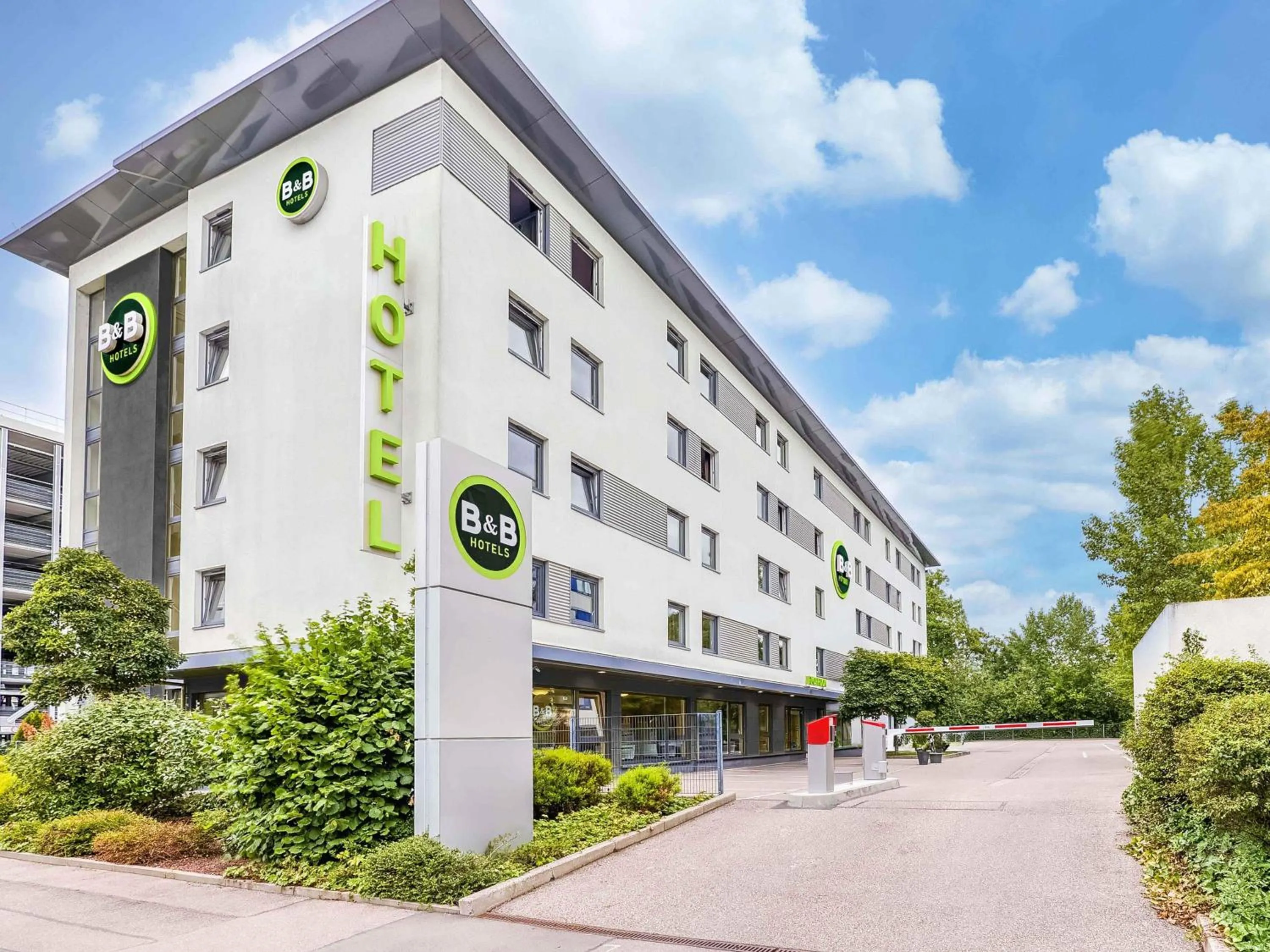 Property building in B&B Hotel Stuttgart-Vaihingen