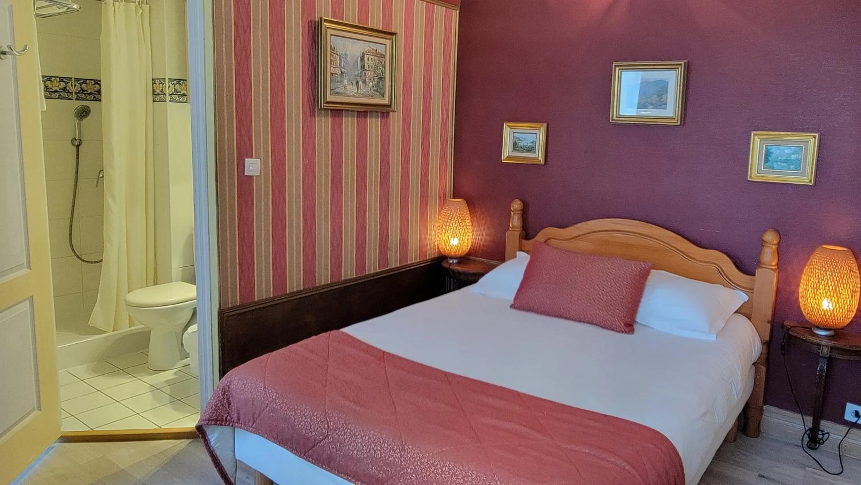 Photo of the whole room in Villa Eden