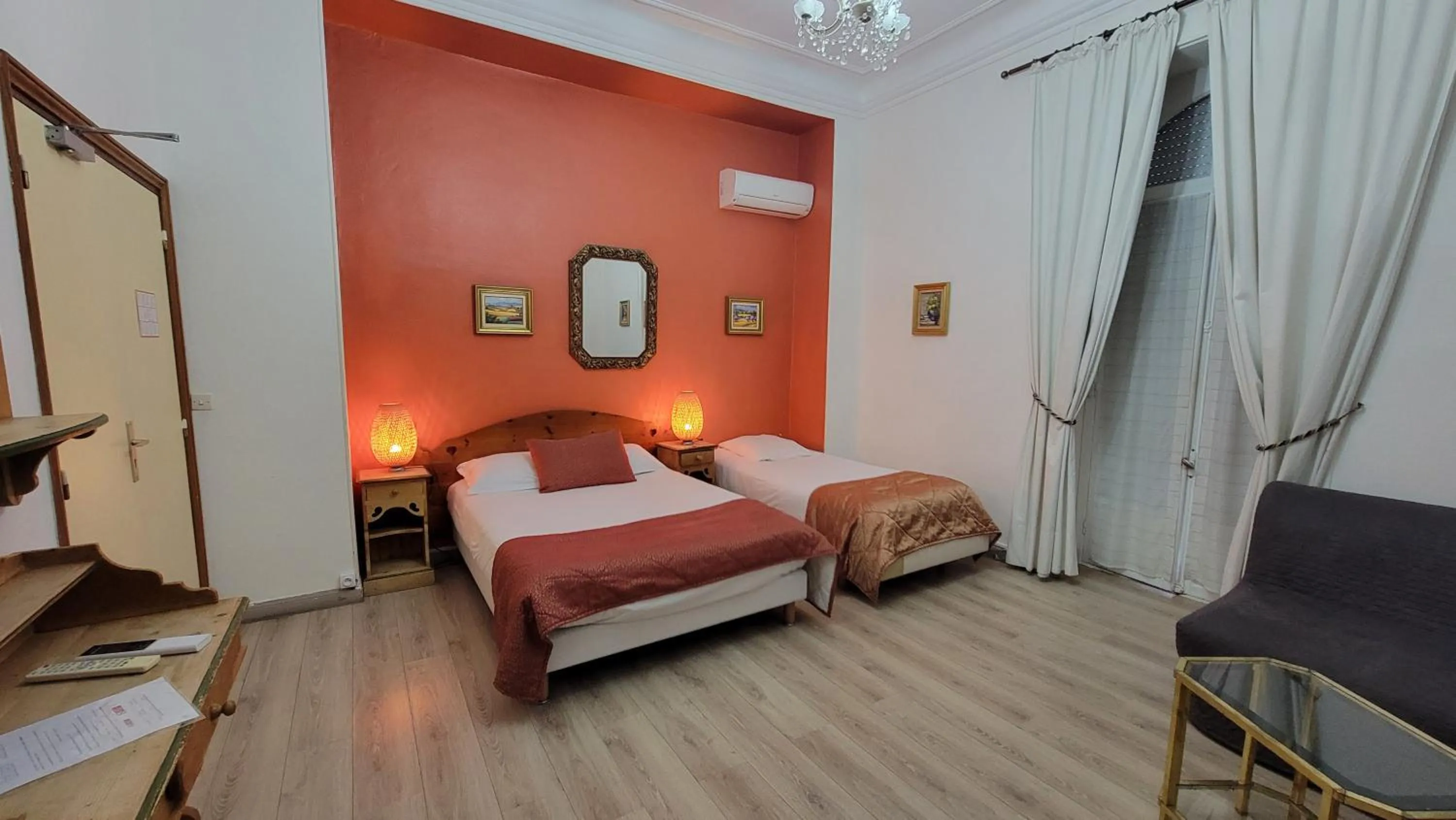 Photo of the whole room in Villa Eden