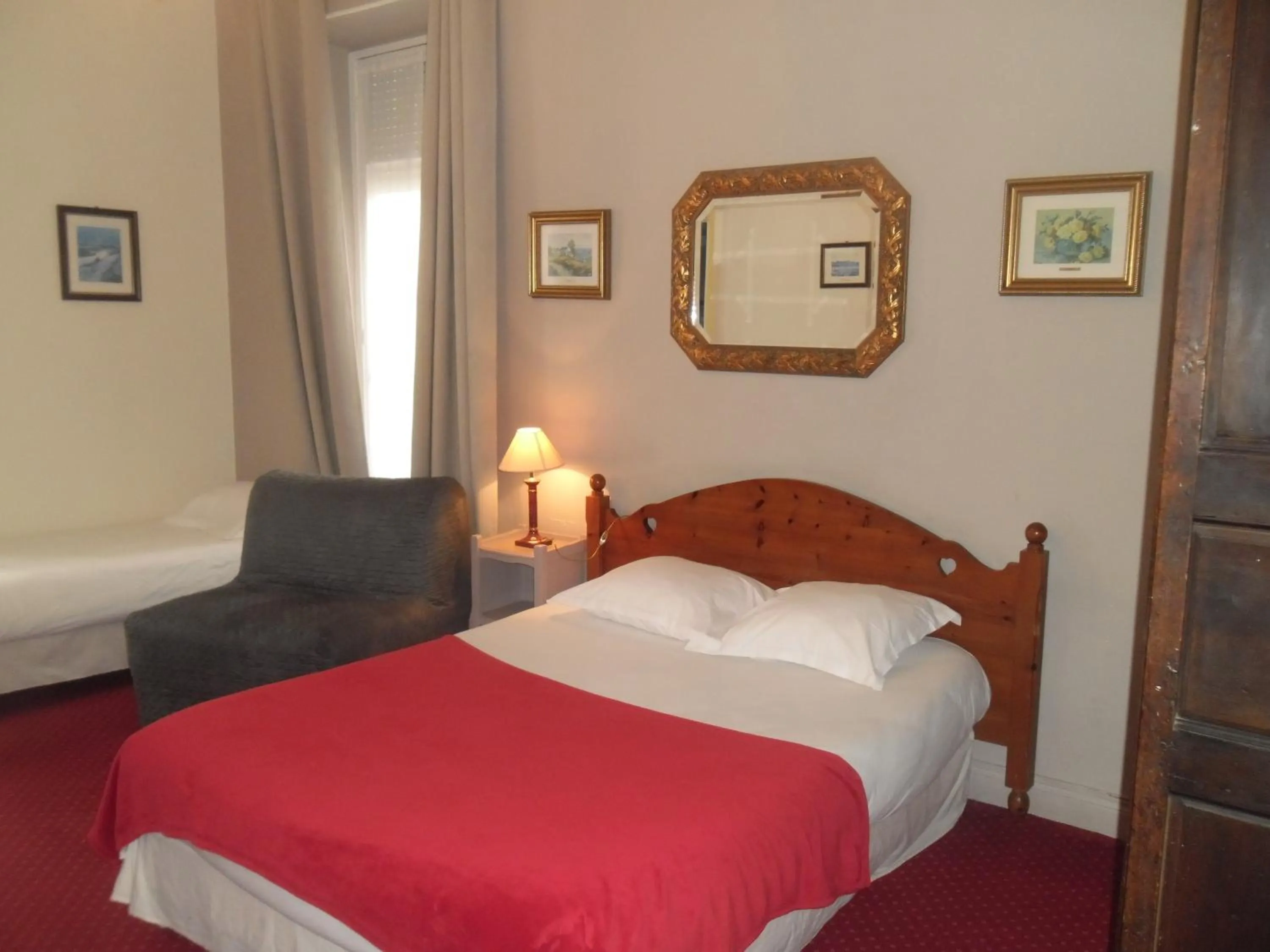 Photo of the whole room in Villa Eden