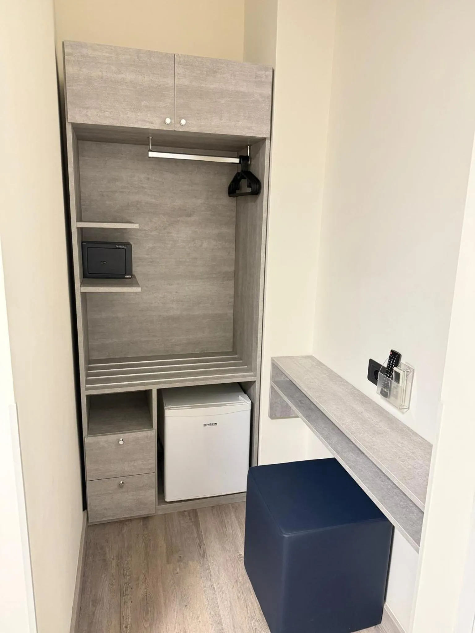 wardrobe in Hotel Esperia