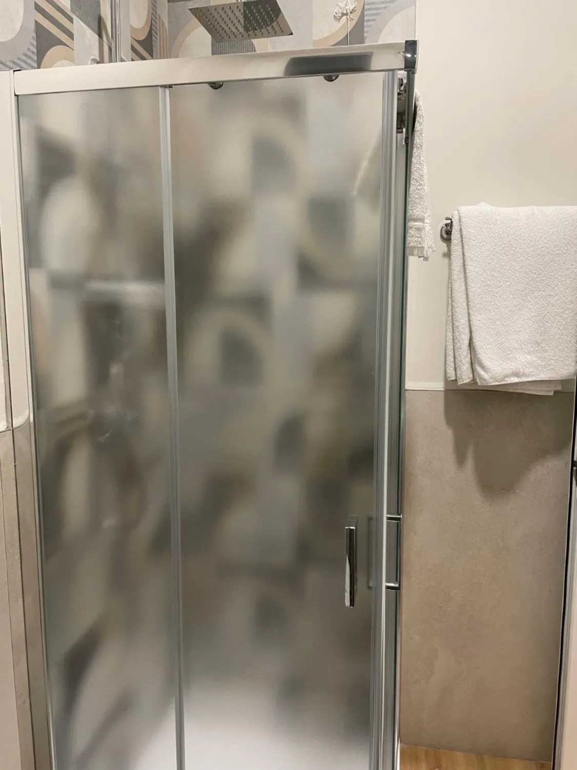 Shower in Hotel Esperia