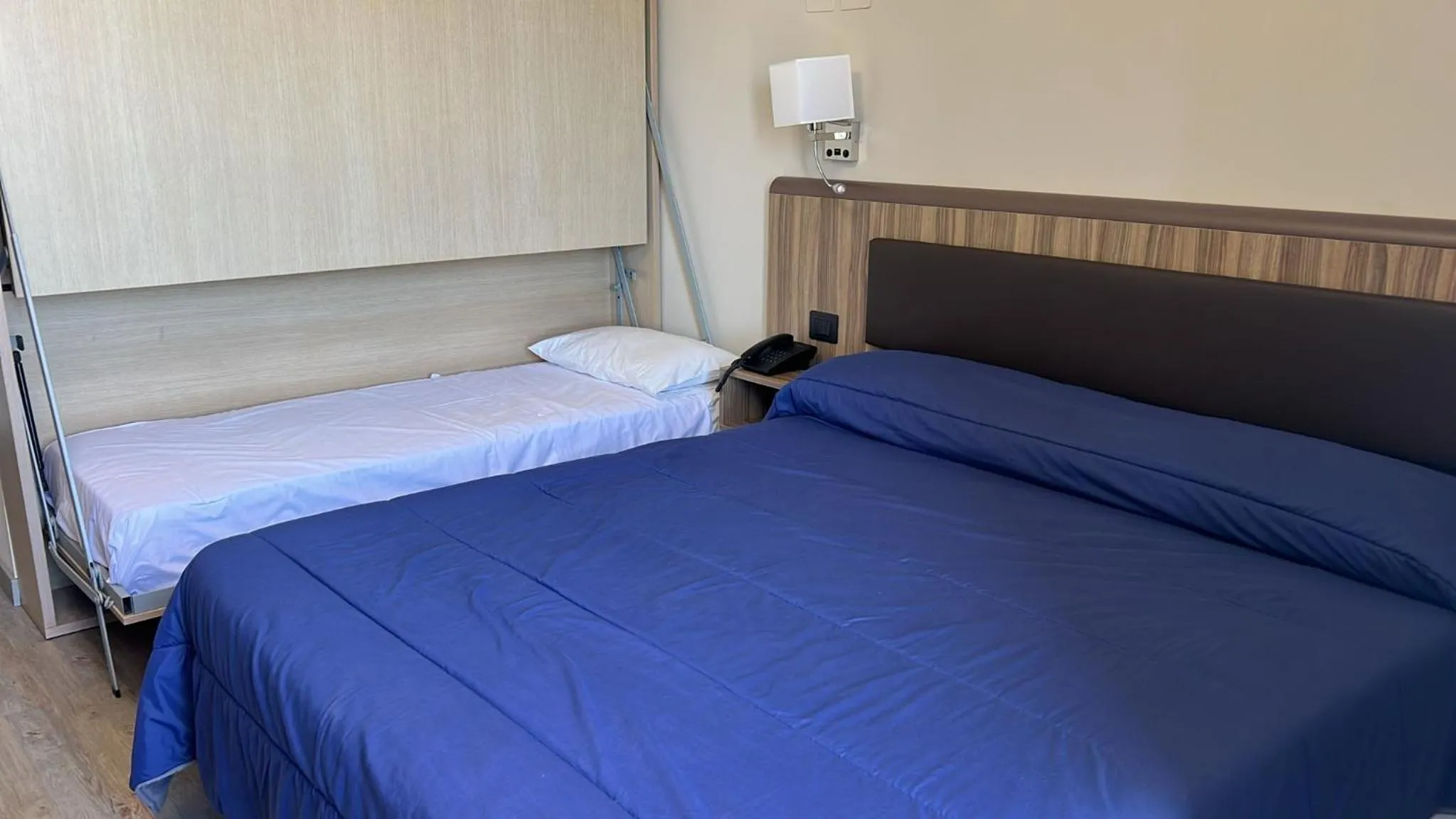 Bed in Hotel Esperia