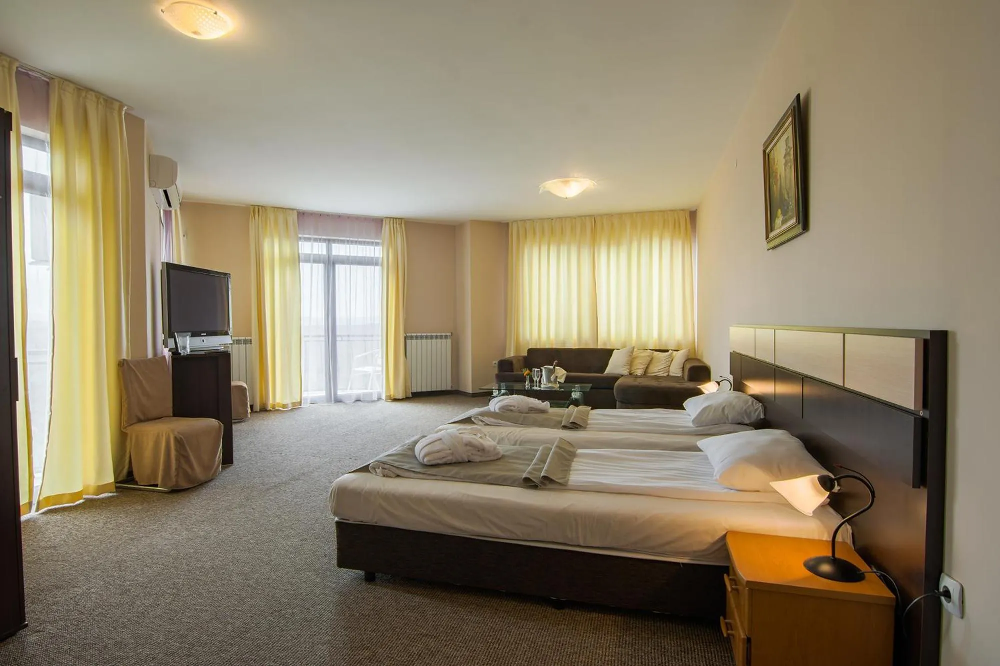 Photo of the whole room, Bed in Park Hotel Arbanassi