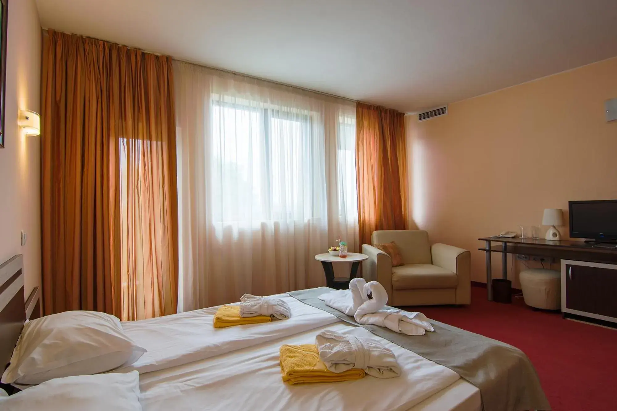 Standard Double or Twin Room with Balcony in Park Hotel Arbanassi Standard Double or Twin Room with Balcony in Park Hotel Arbanassi