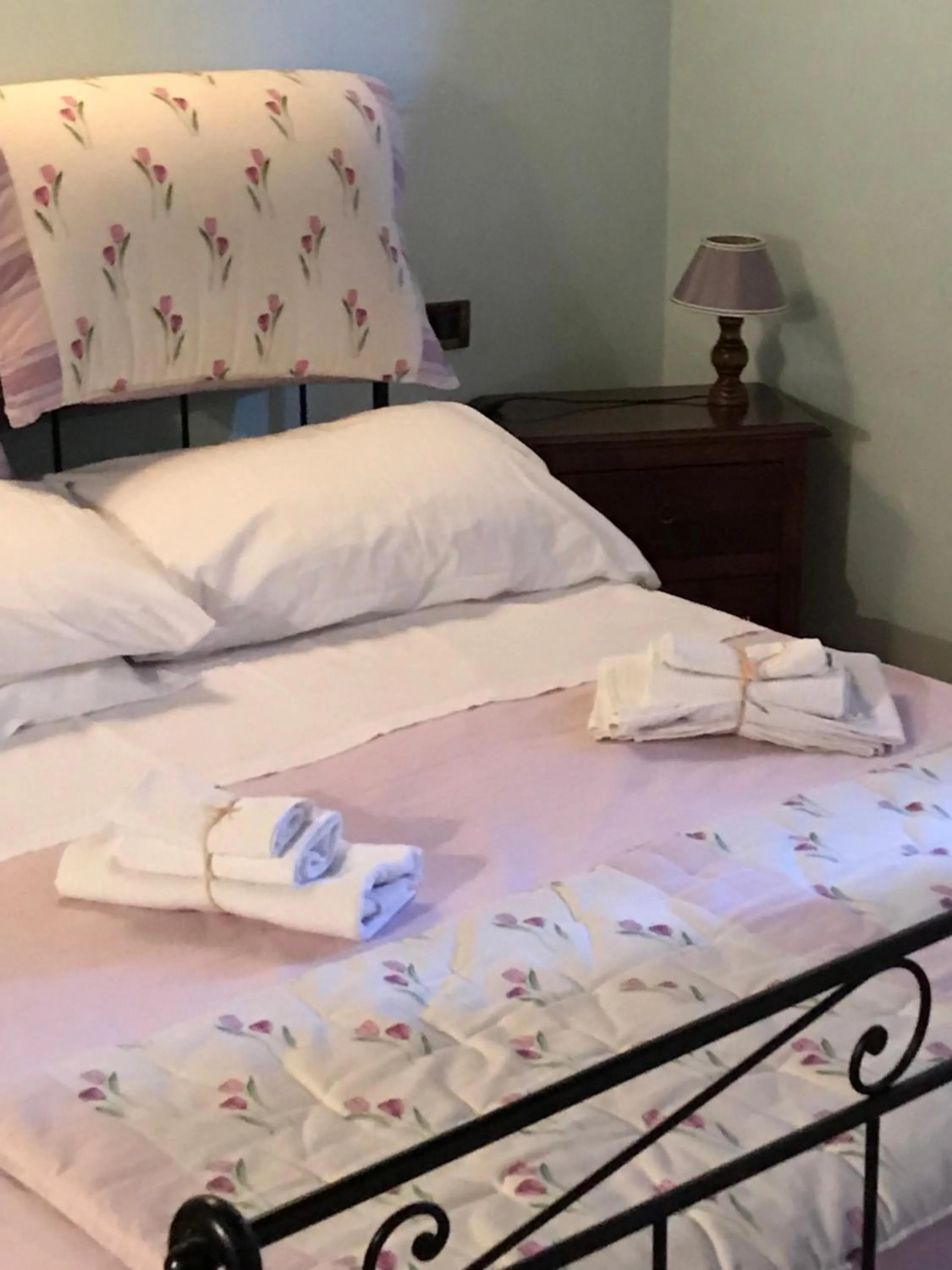 Bedroom, Bed in Cardinal Girolamo