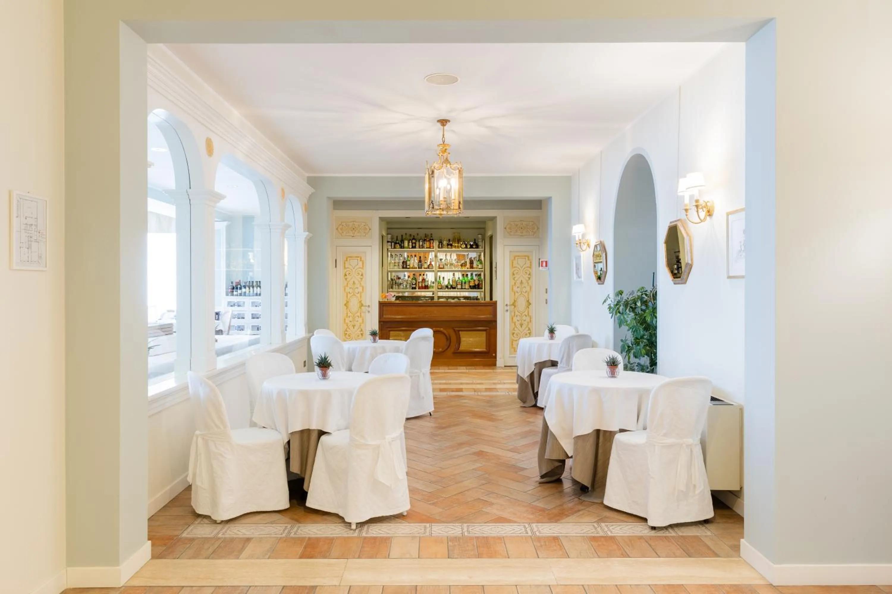 Restaurant/places to eat in Hotel Tuder