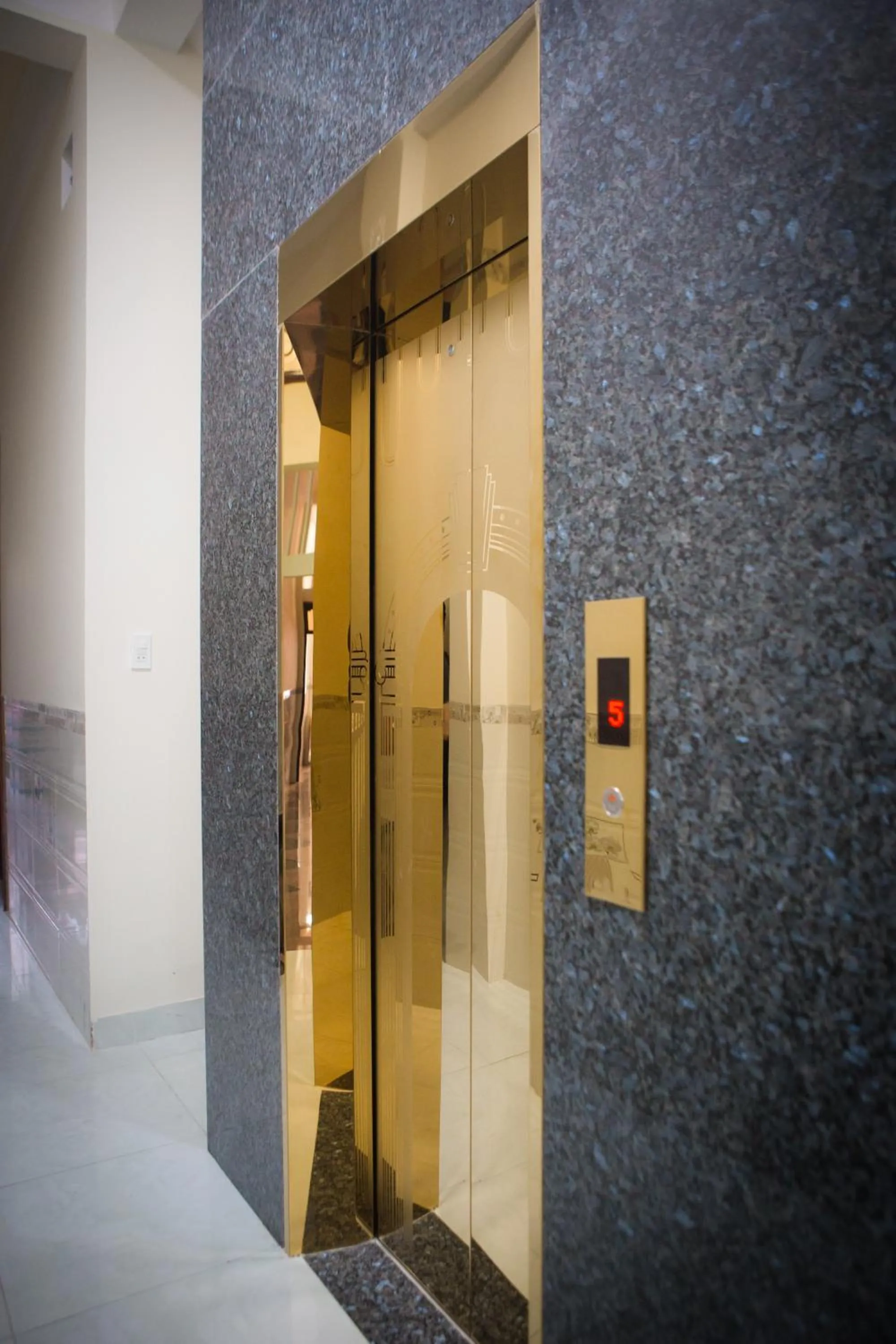 Triệu Hoàng Hotel