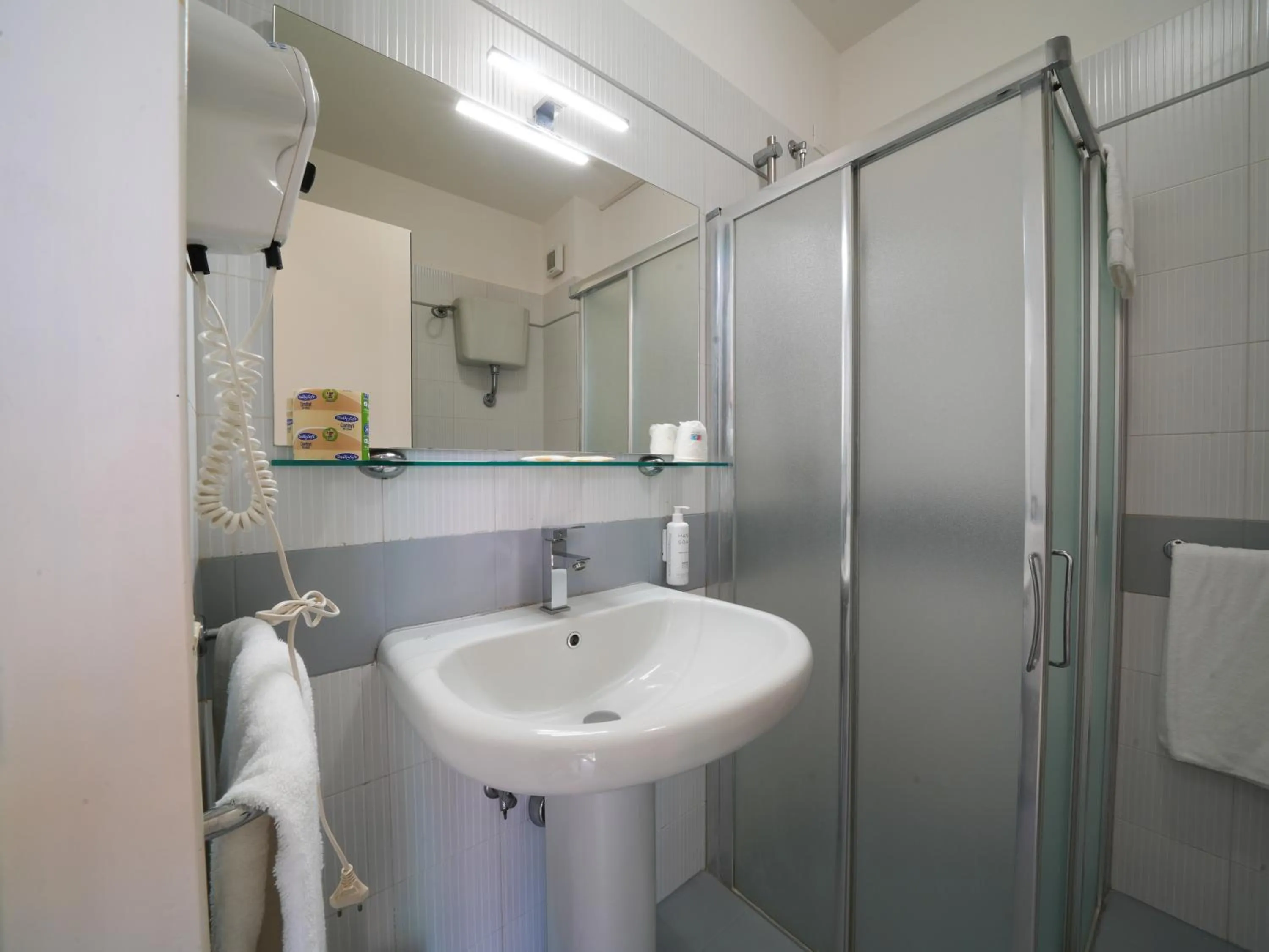 Shower in Hotel Santa Lucia