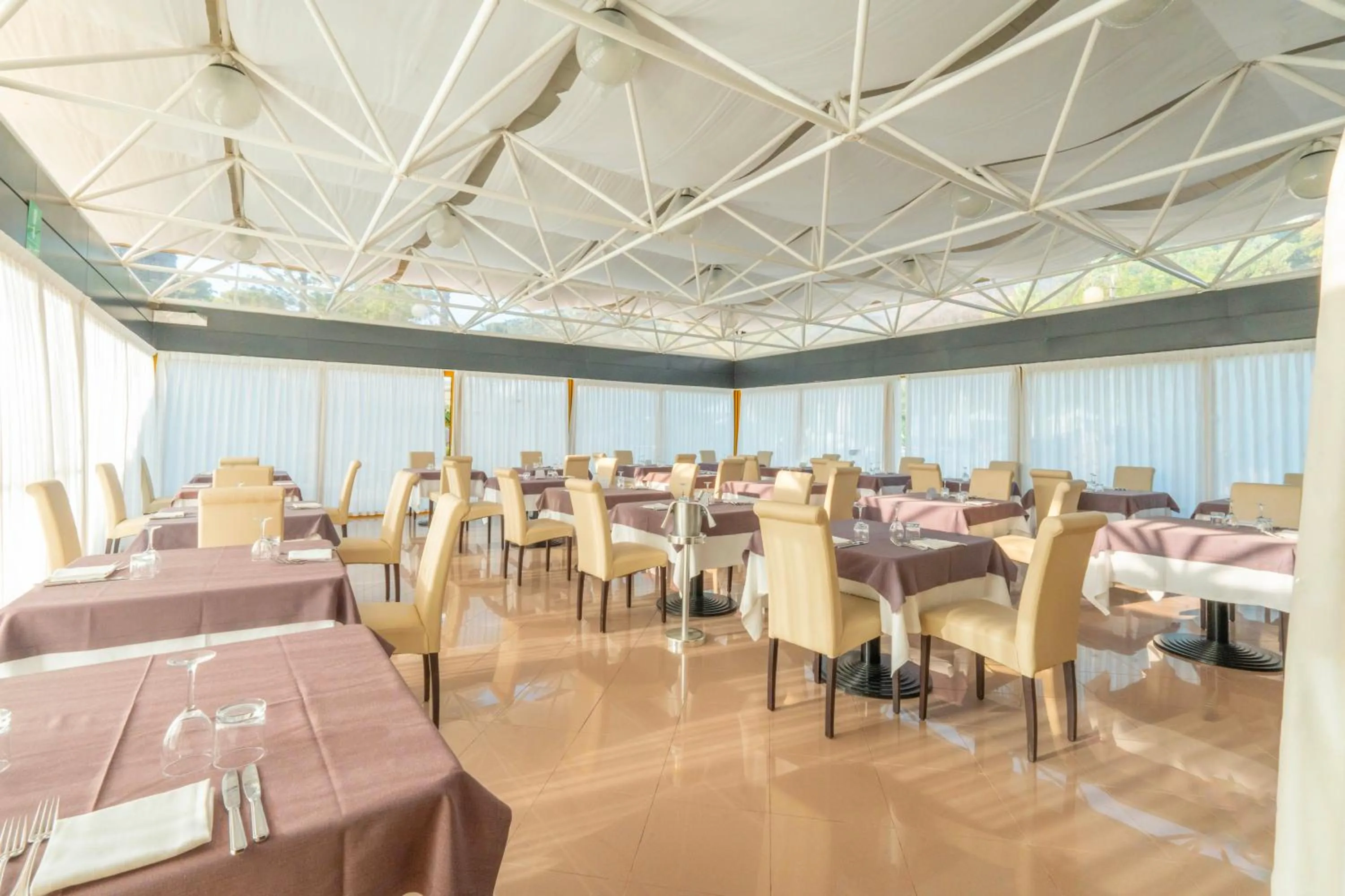 Restaurant/places to eat in Hotel Santa Lucia