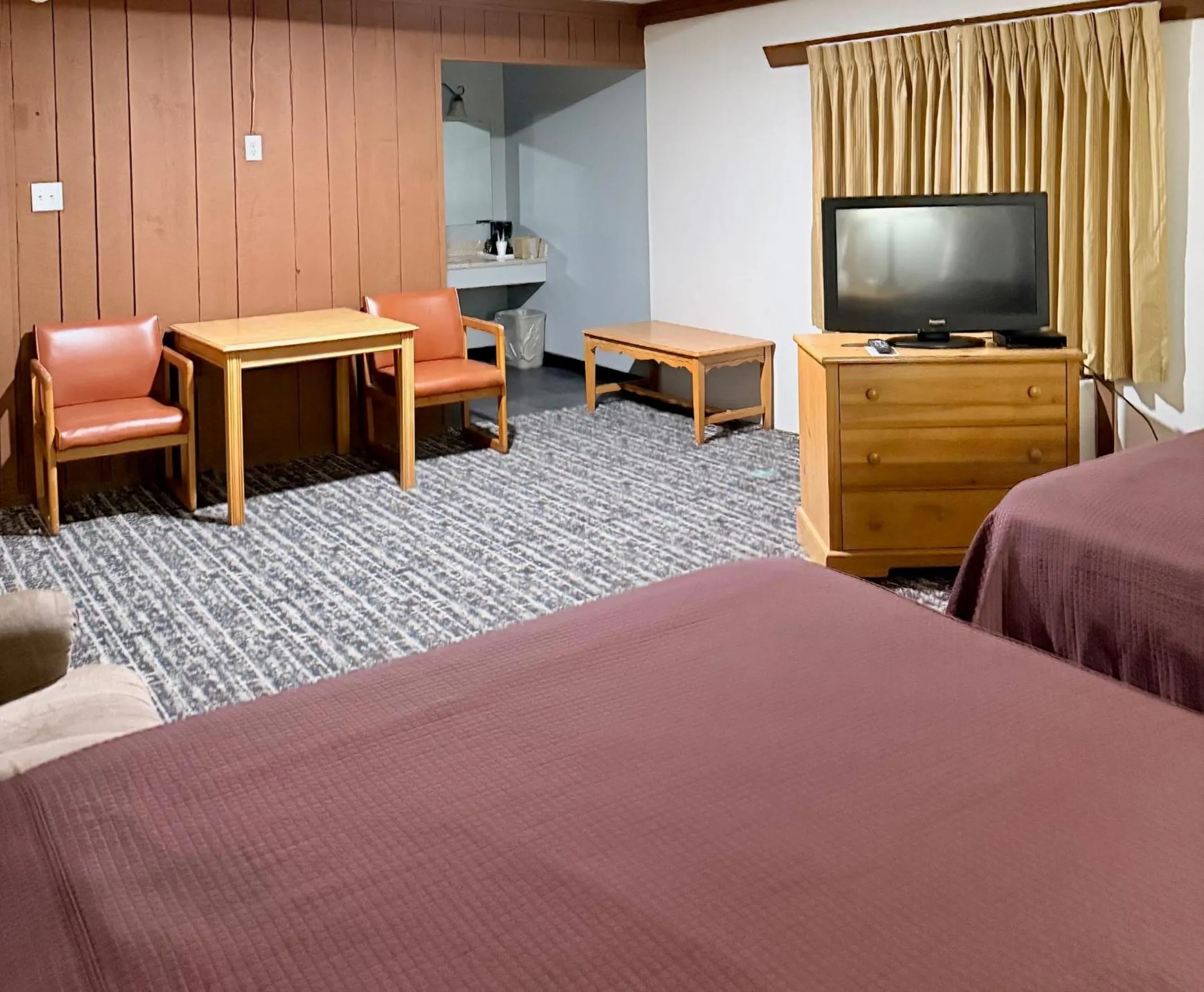 Photo of the whole room, Bed in Don Q Inn