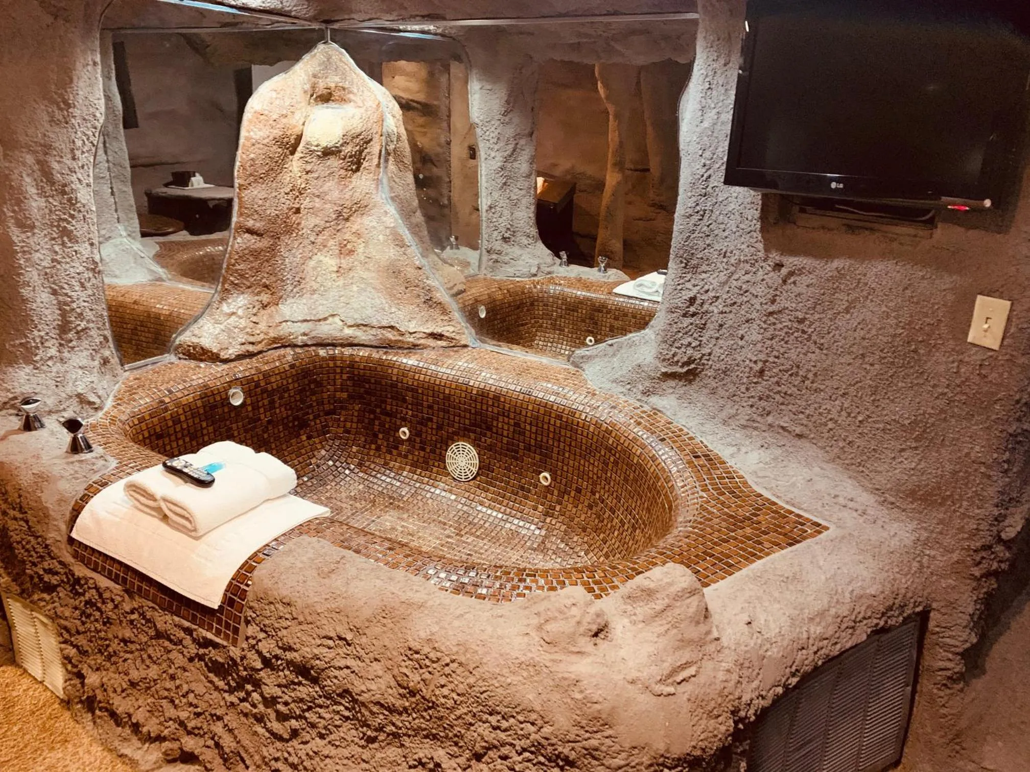 Hot Tub in Don Q Inn