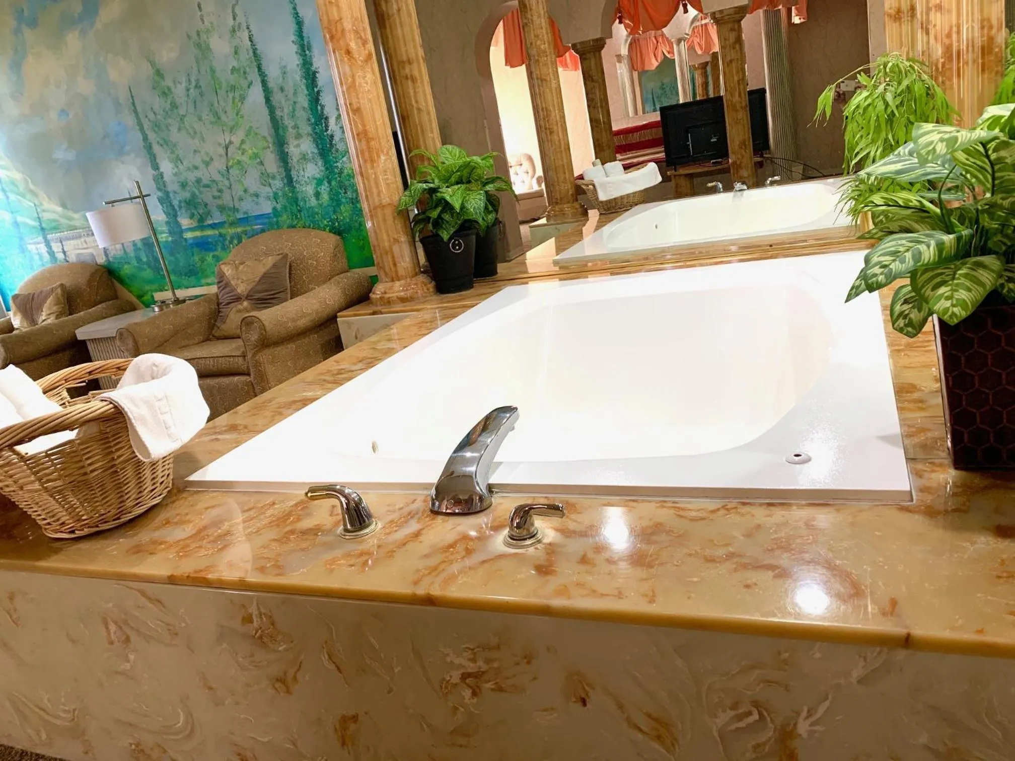 Hot Tub in Don Q Inn