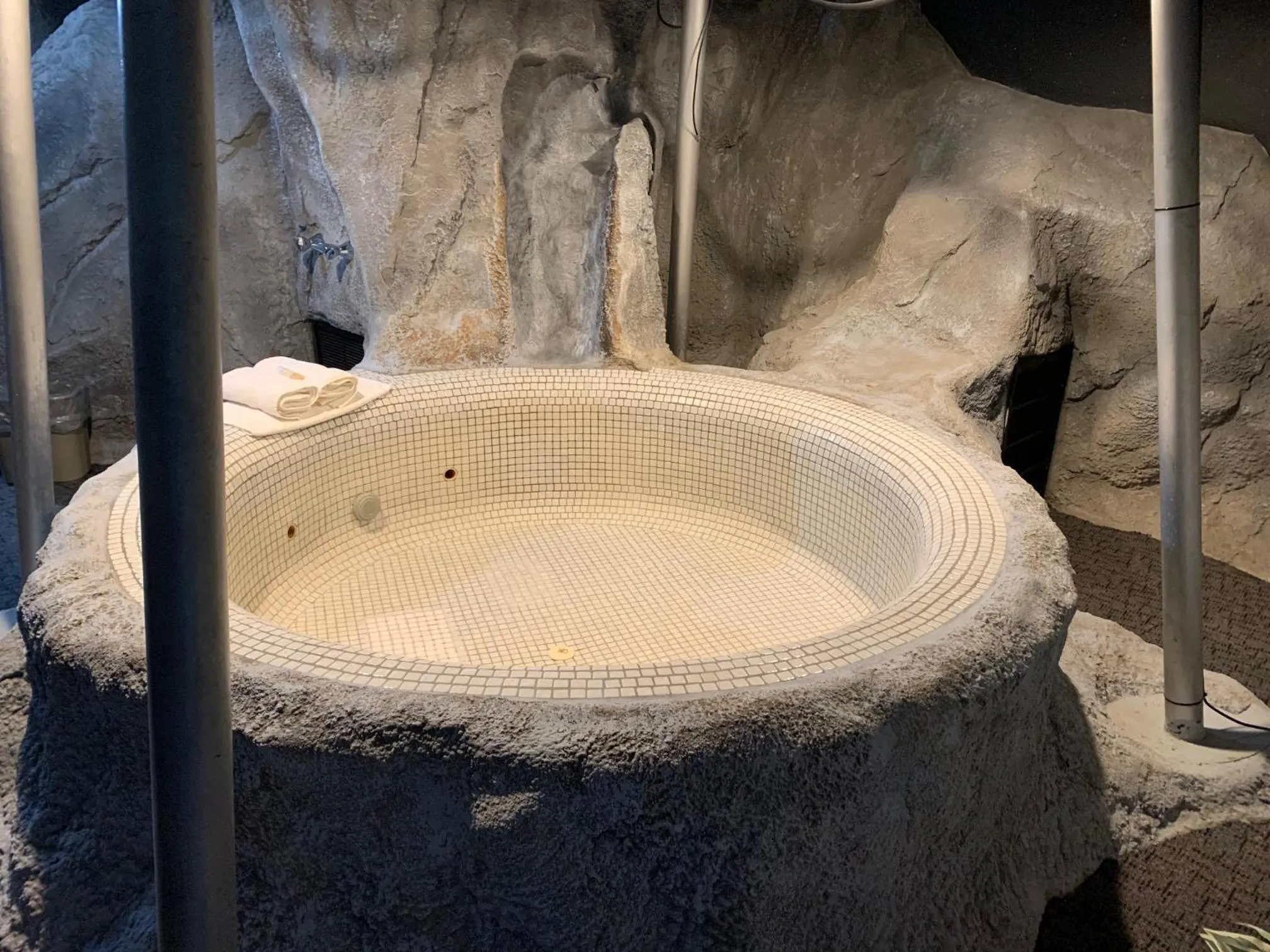 Hot Tub in Don Q Inn