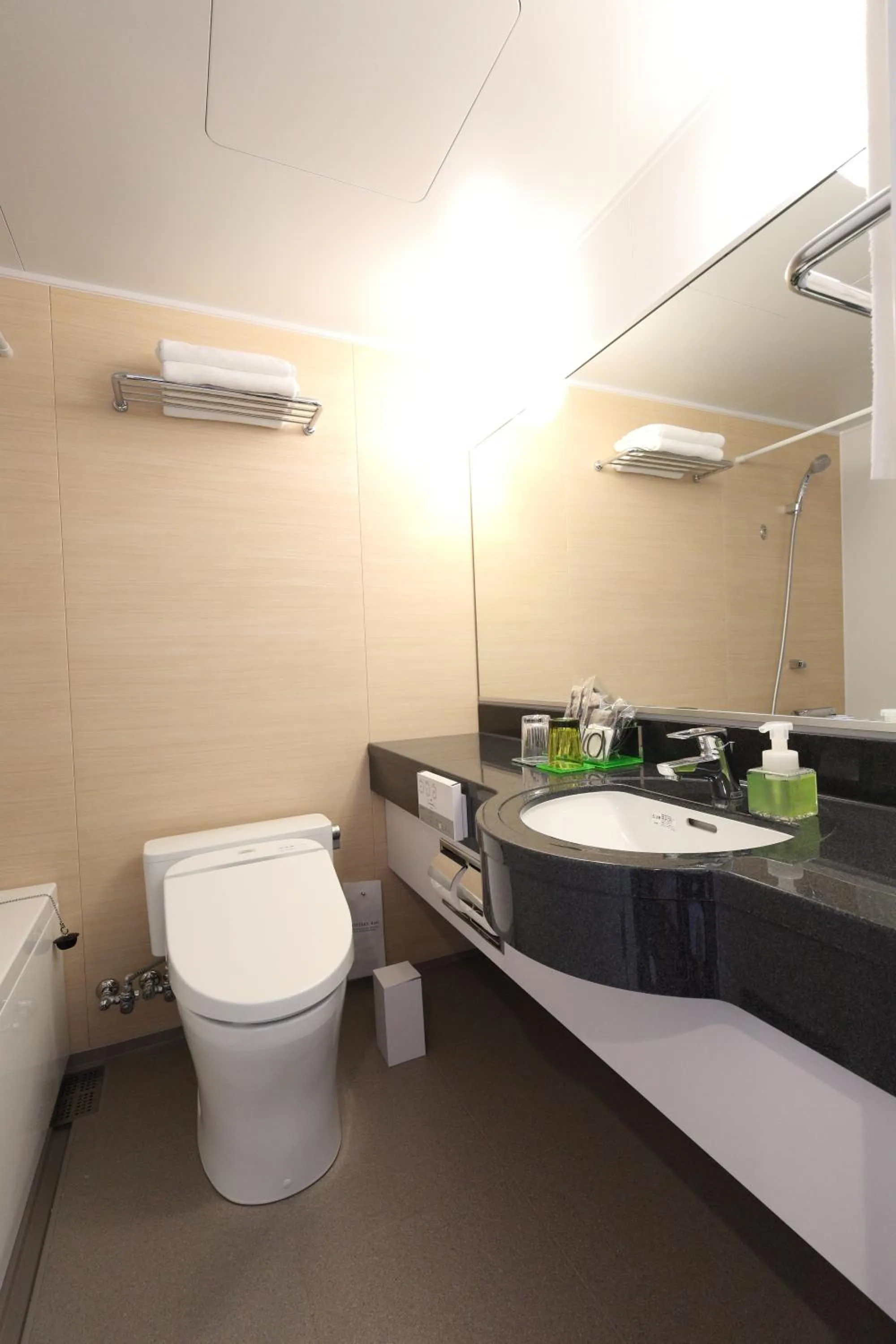 Toilet in Airport Hotel Kumamoto