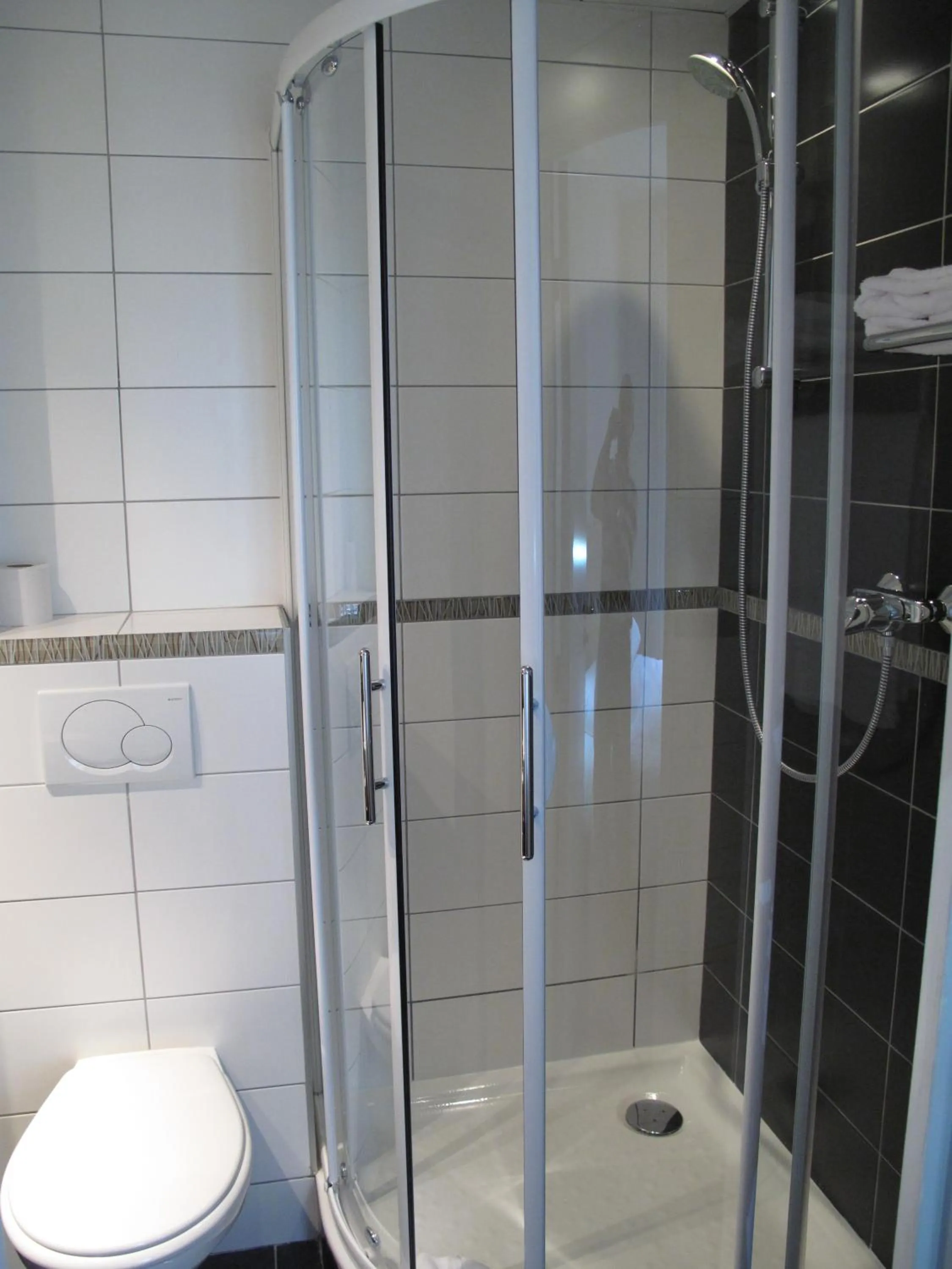 Bathroom in Source Hôtel