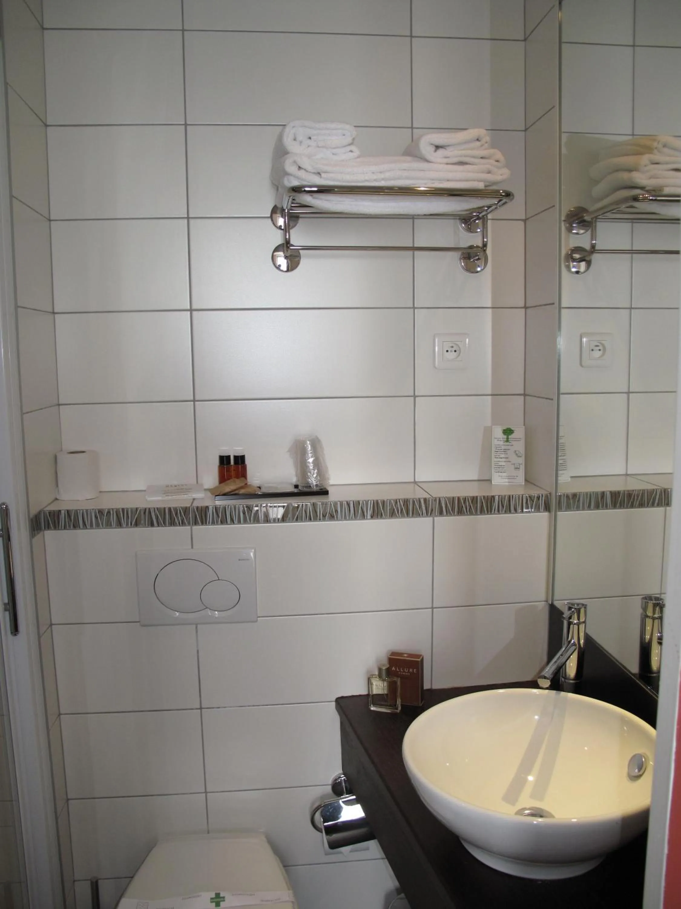 Bathroom in Source Hôtel