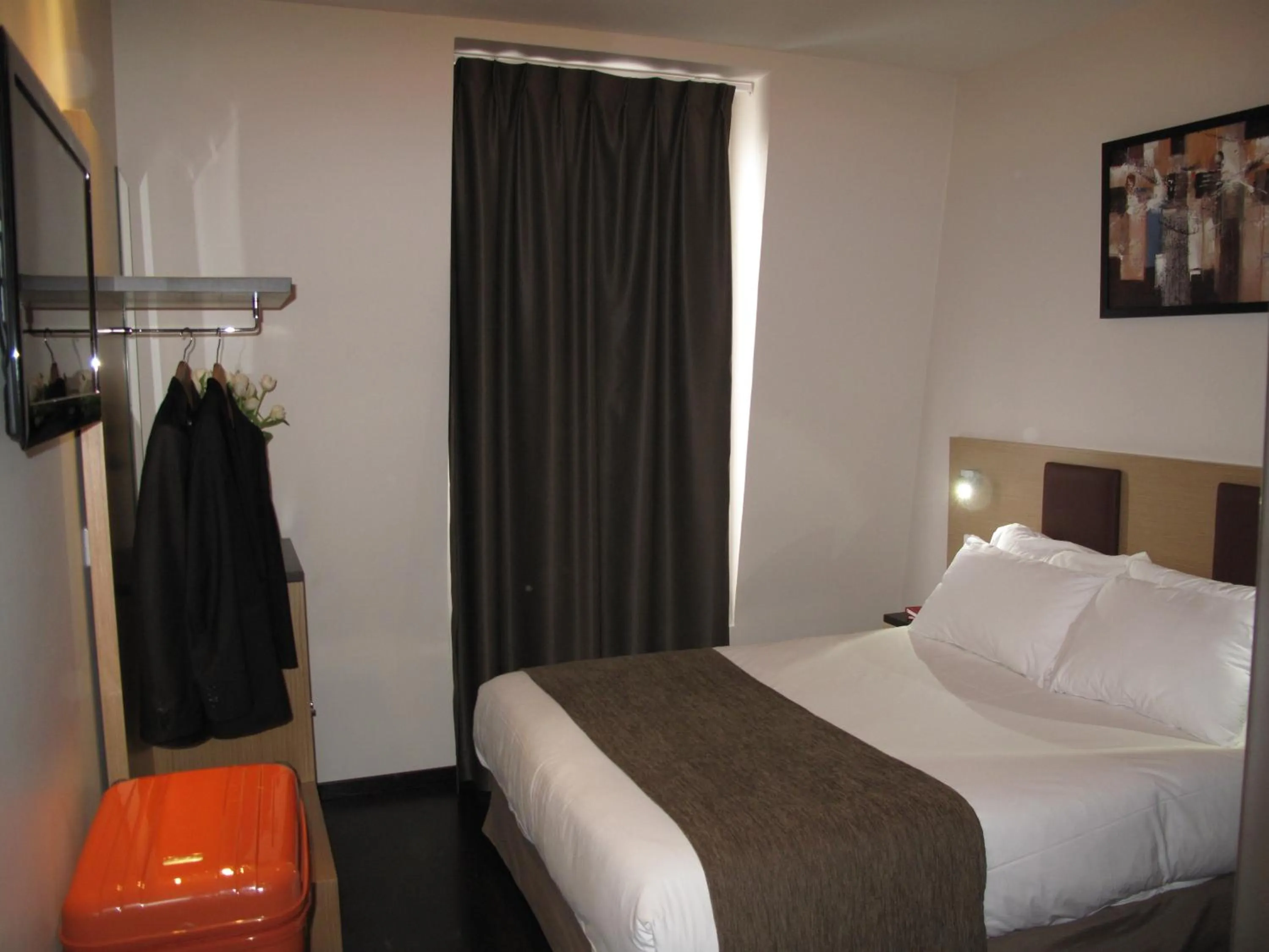 Bed in Source Hôtel