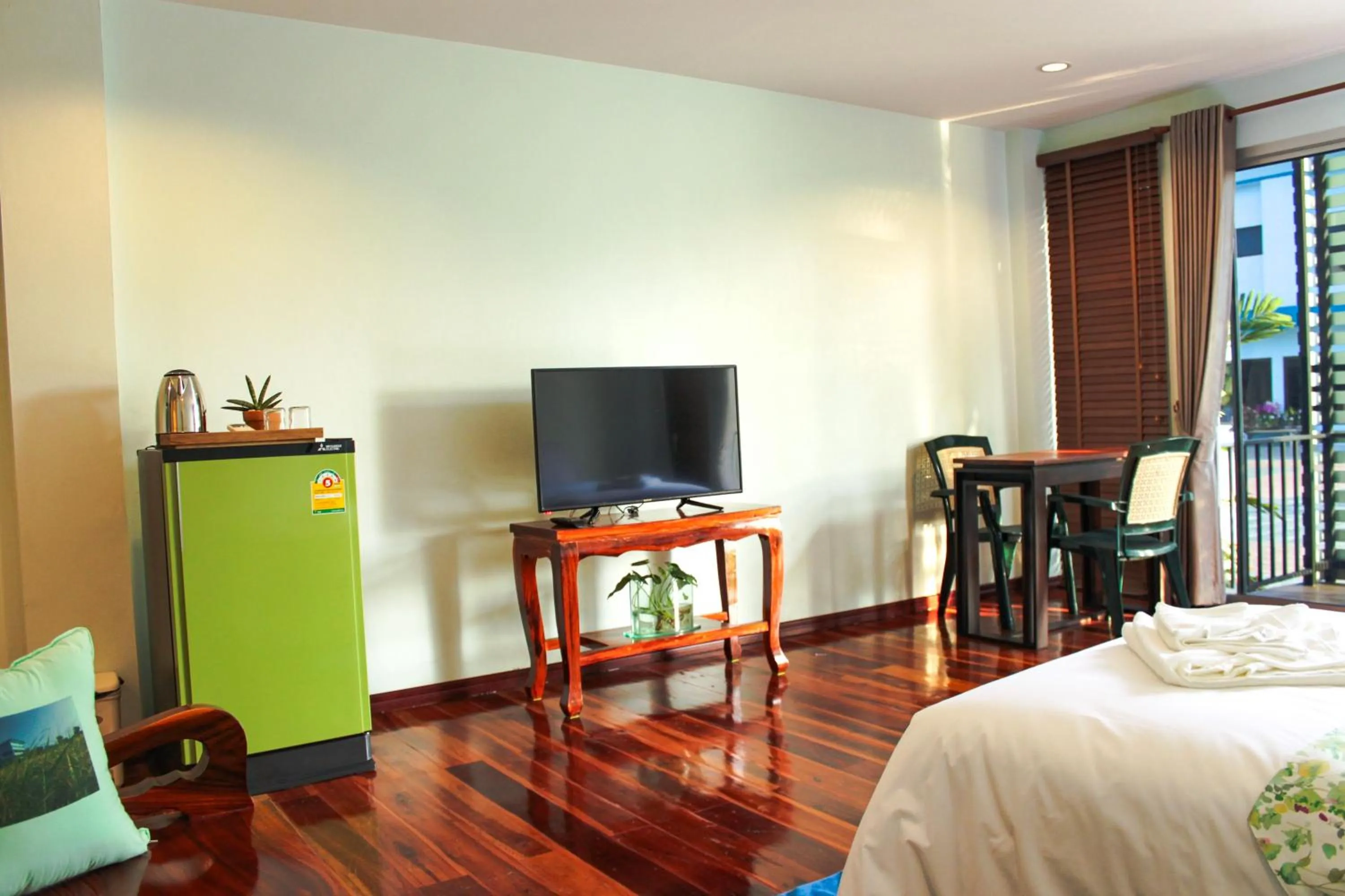 Photo of the whole room, Bed in Menam Resort